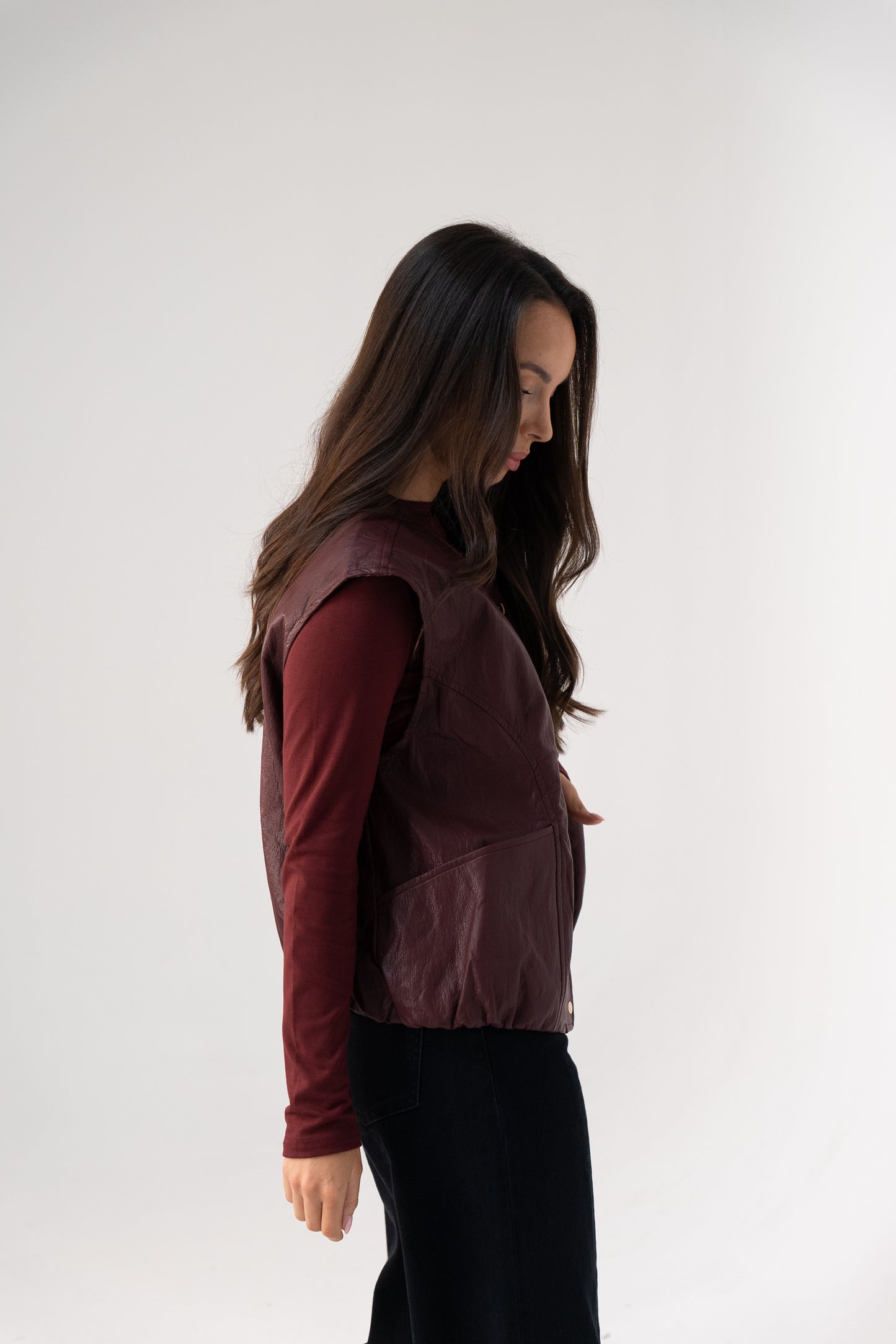 Kendra Faux Leather Sleeveless Jacket In Bordeaux