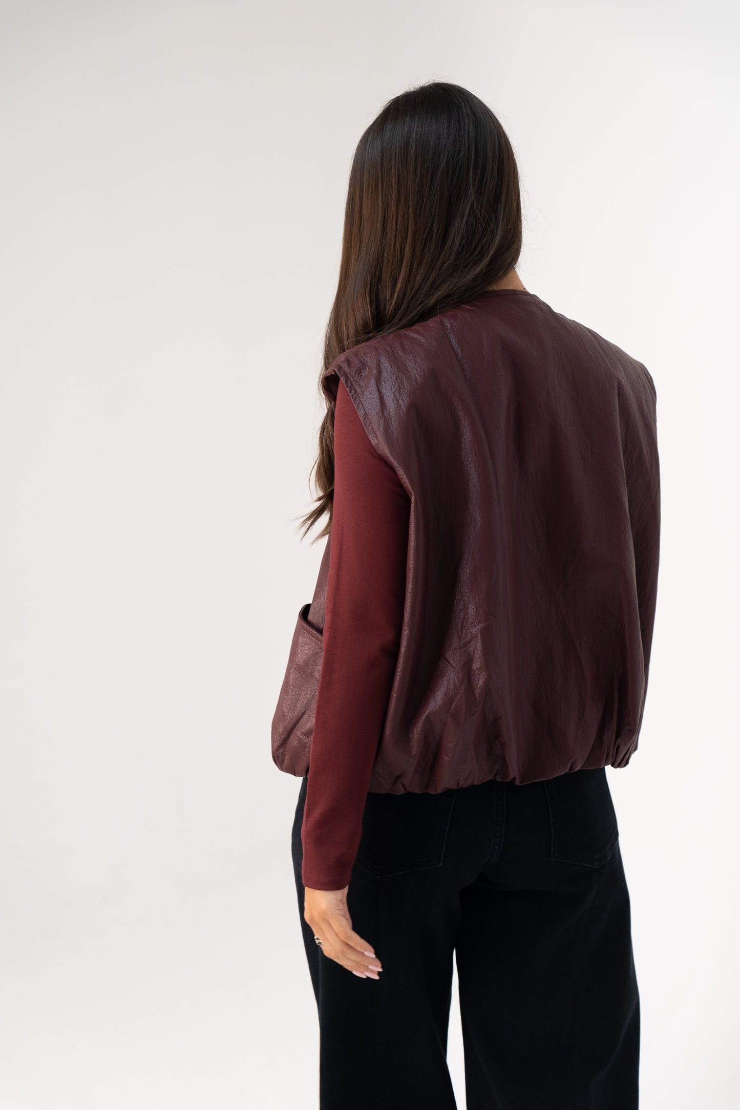 Kendra Faux Leather Sleeveless Jacket In Bordeaux