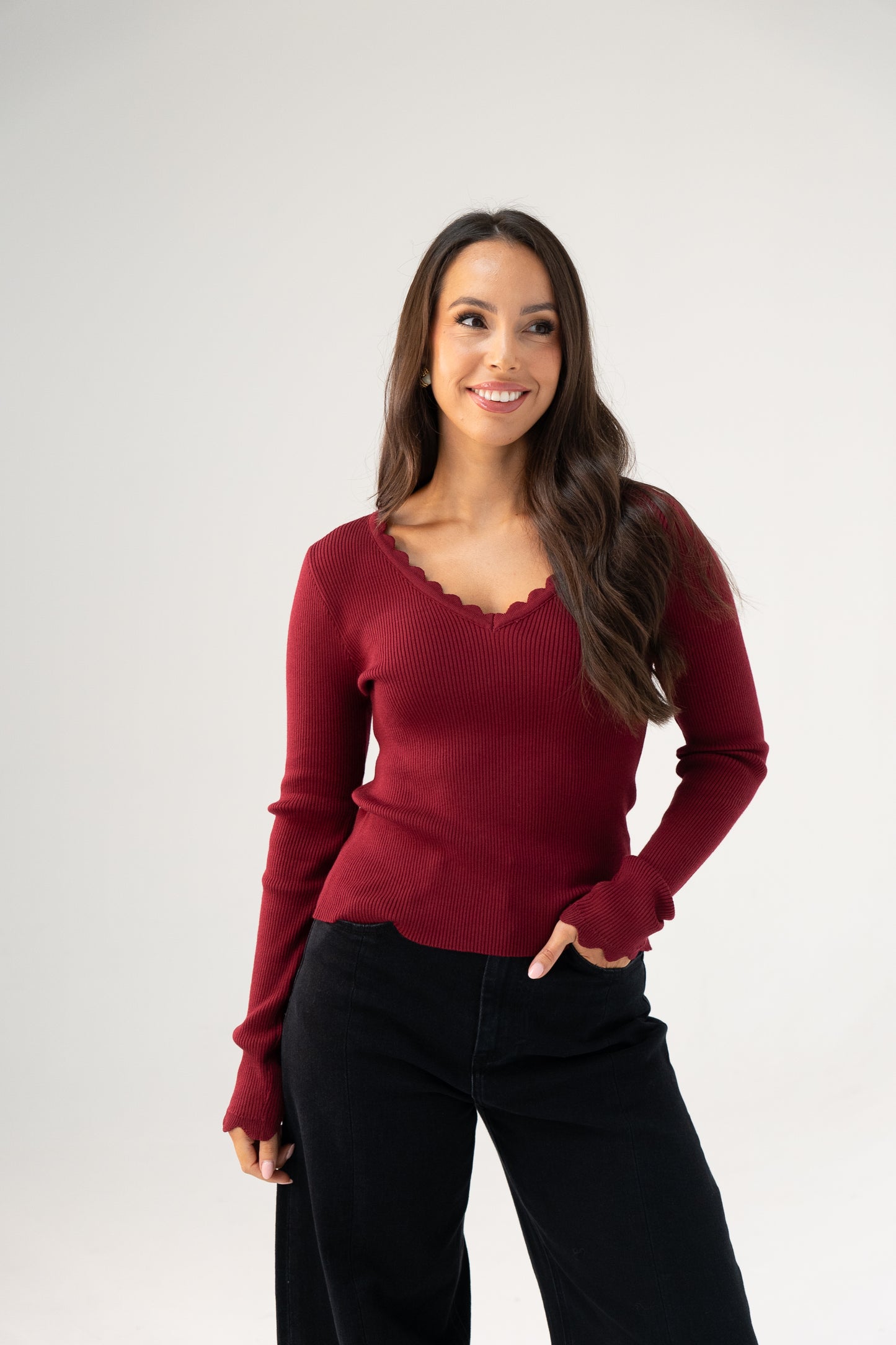 Kendra Scallop Trim Top In Bordeaux
