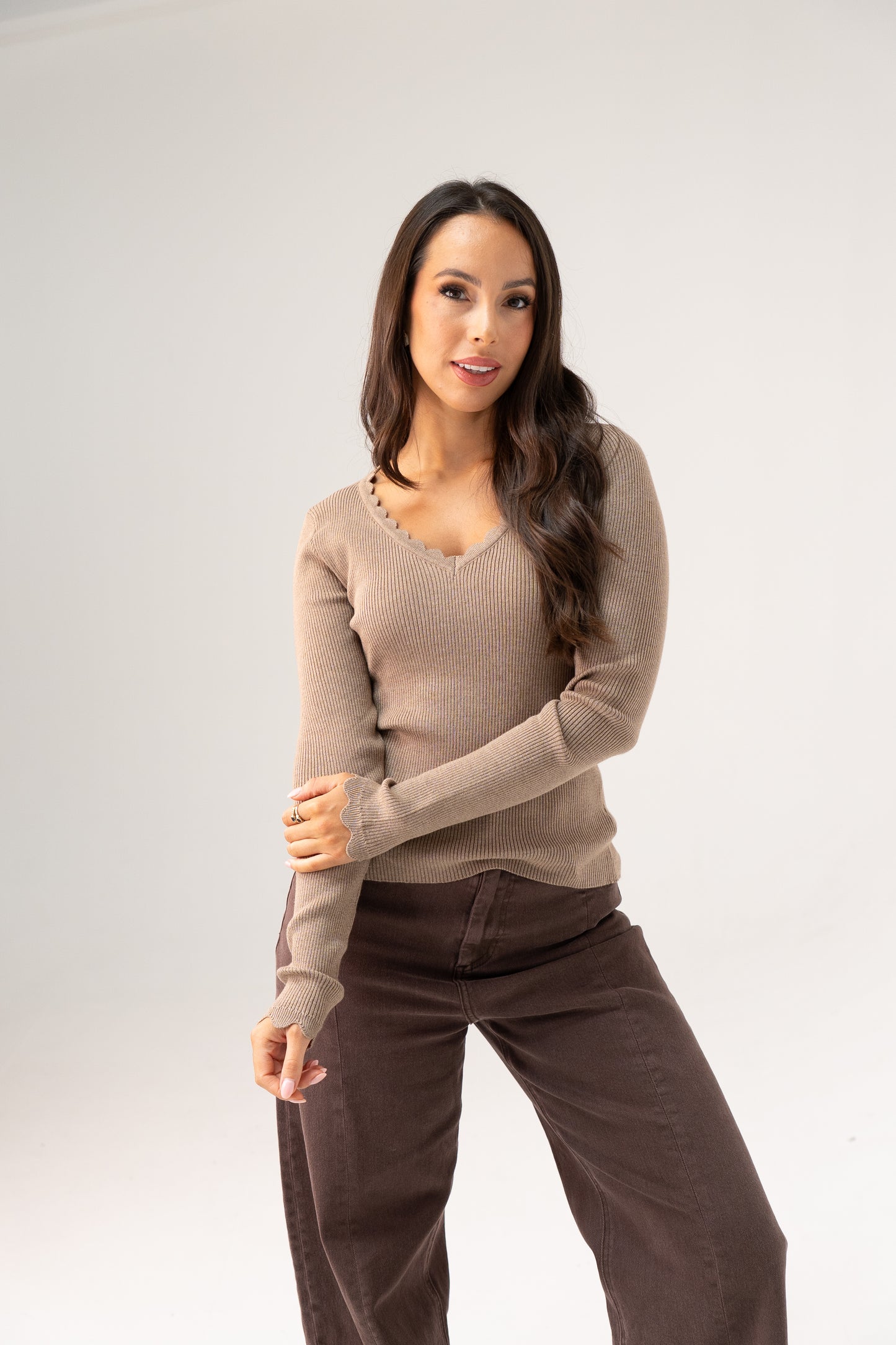 Kendra Scallop Trim Top In Taupe