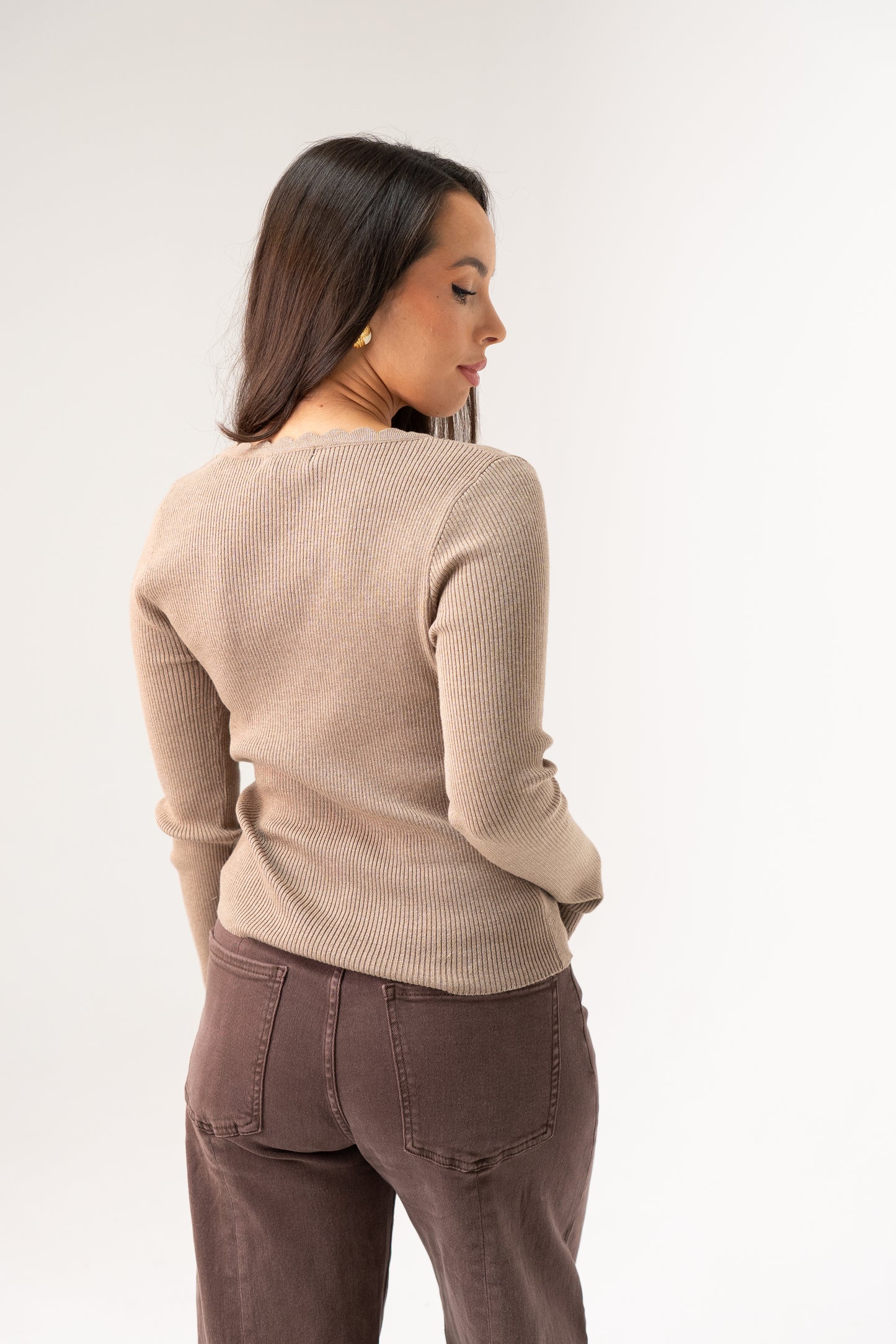 Kendra Scallop Trim Top In Taupe