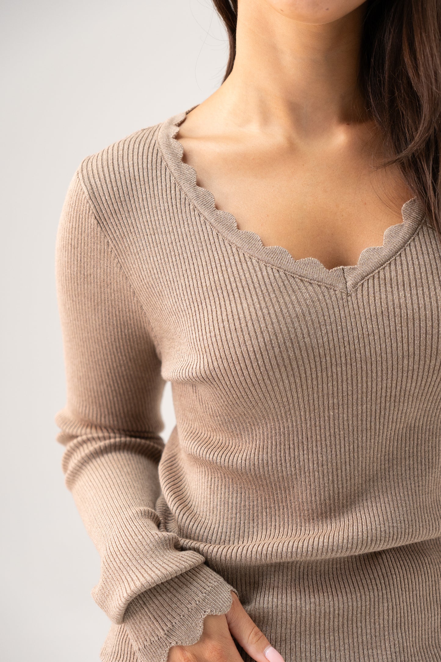 Kendra Scallop Trim Top In Taupe