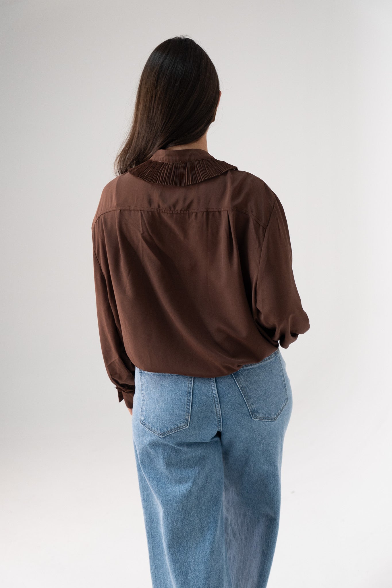 Kendra Tie Neck Ruffle Blouse In Coffee