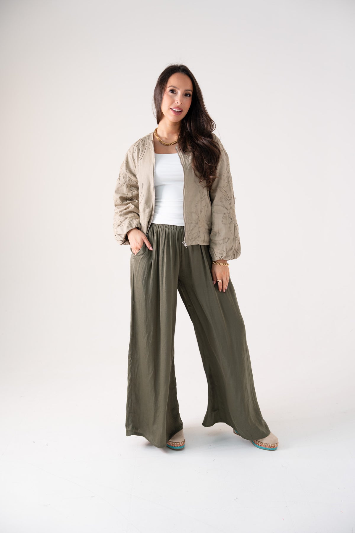 Kendra Wide Leg Trousers In Khaki