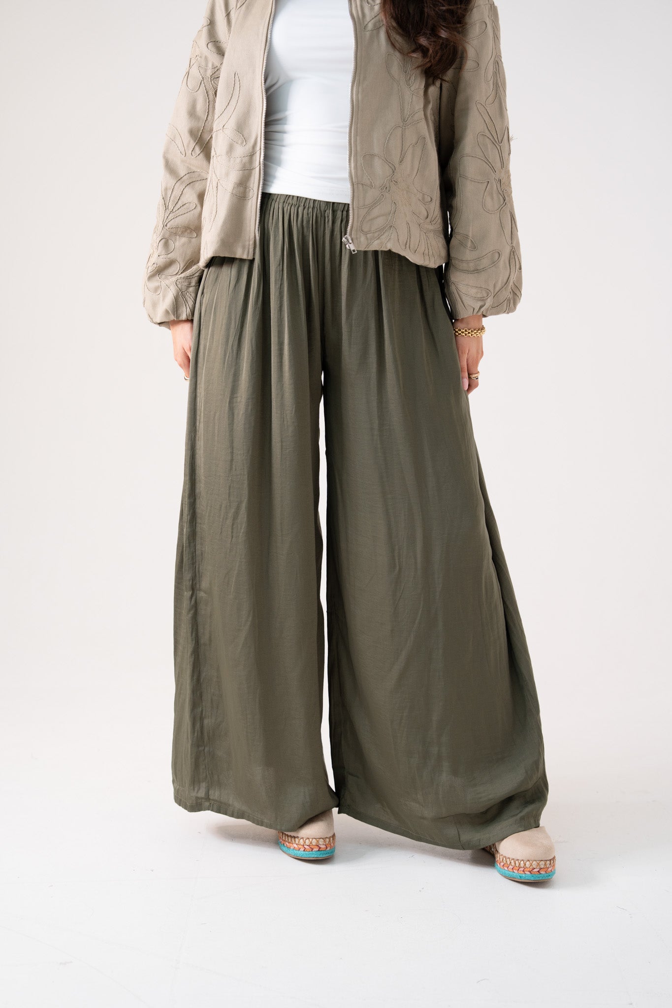 Kendra Wide Leg Trousers In Khaki