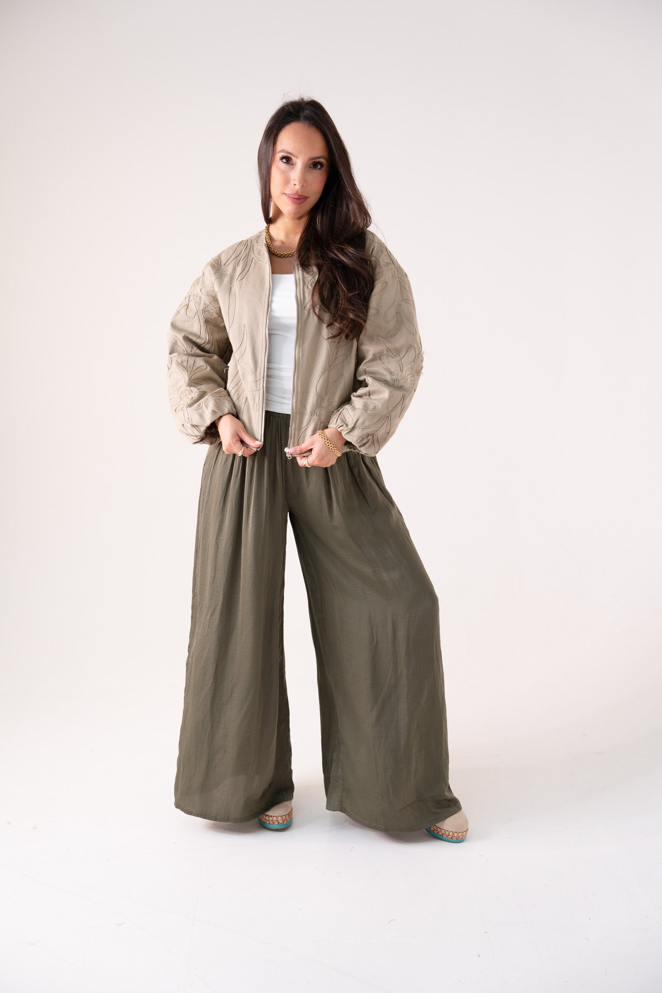 Kendra Wide Leg Trousers In Khaki