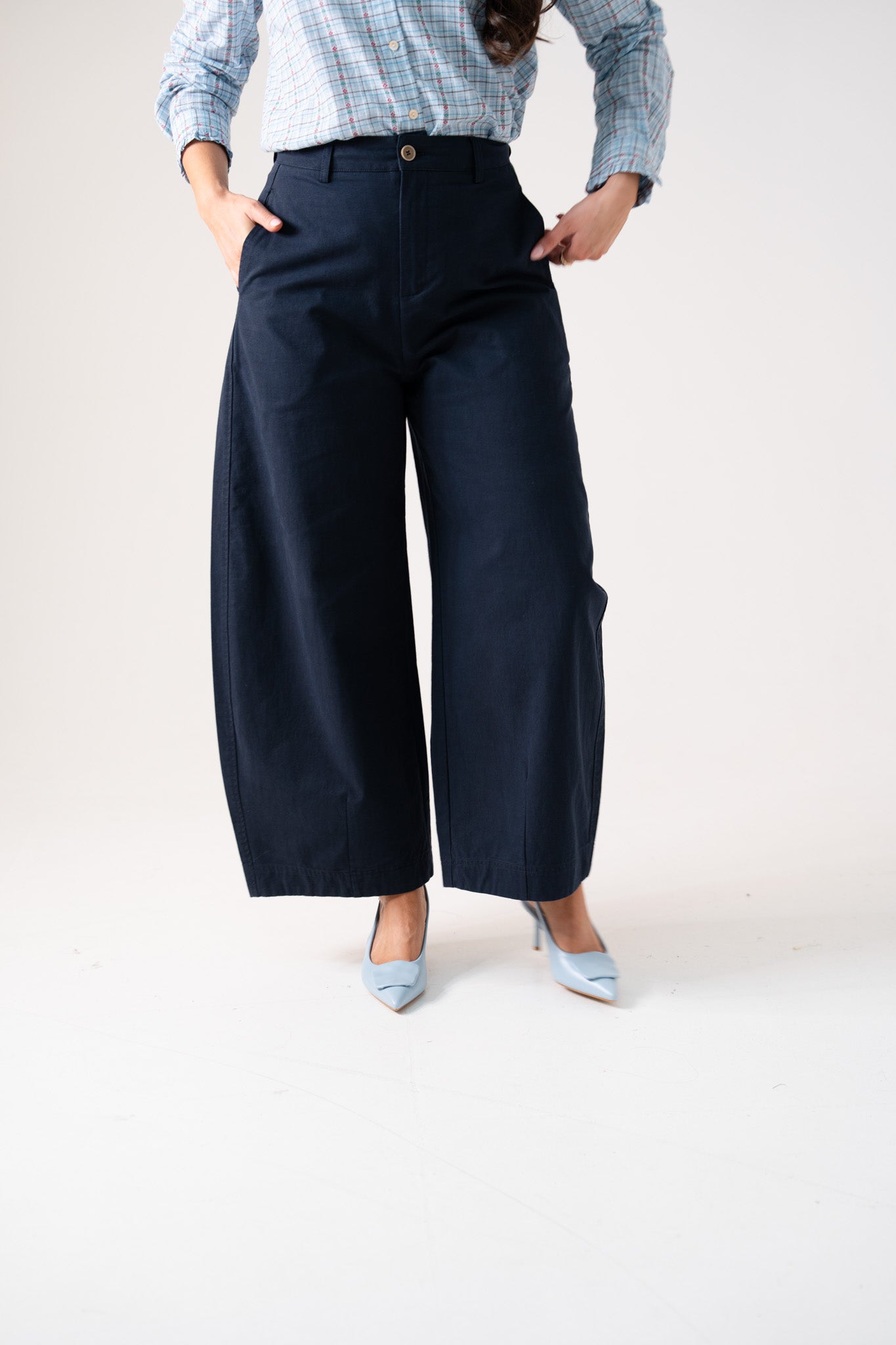 Kiera Barrell Trousers In Navy