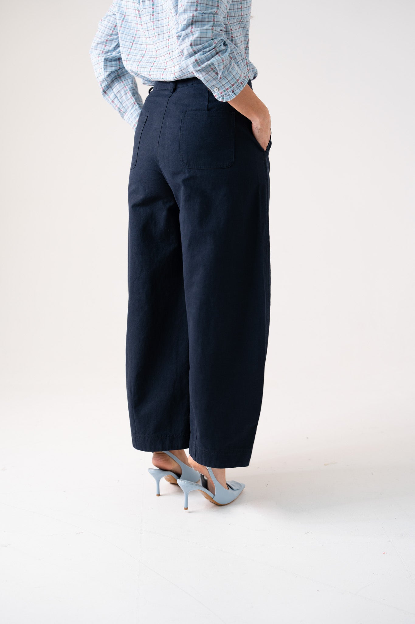 Kiera Barrell Trousers In Navy