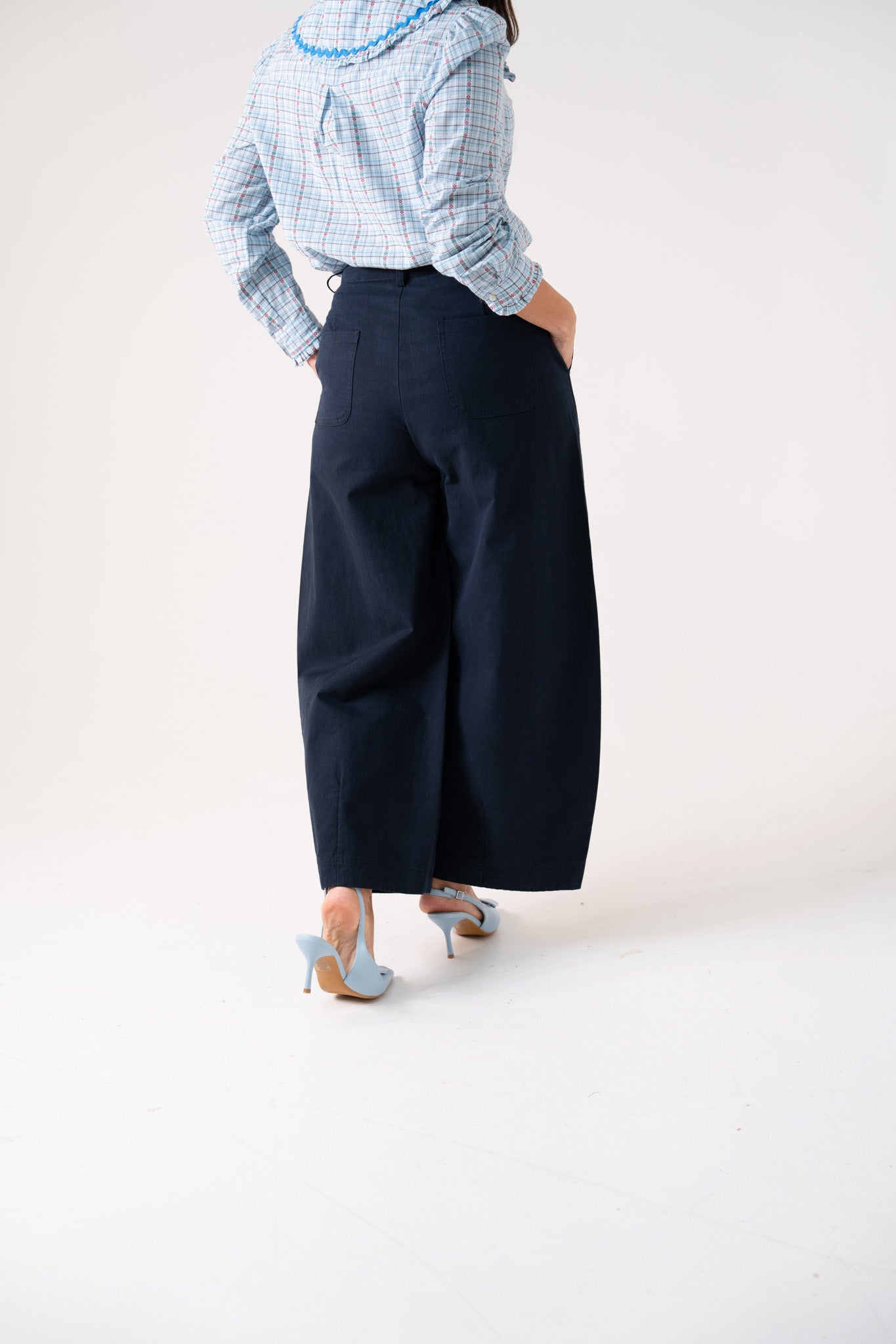 Kiera Barrell Trousers In Navy