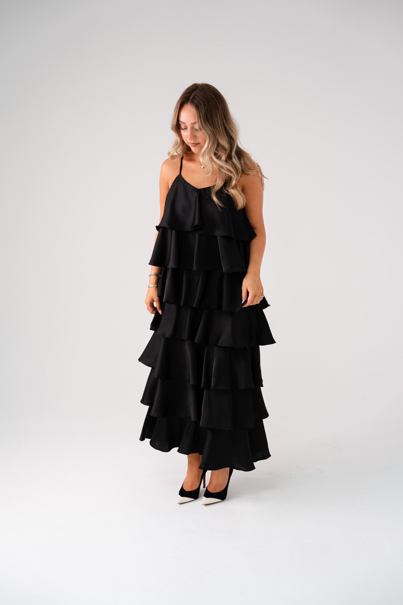 Love Laura Tiered Midi Dress In Black – The Walk in Wardrobe