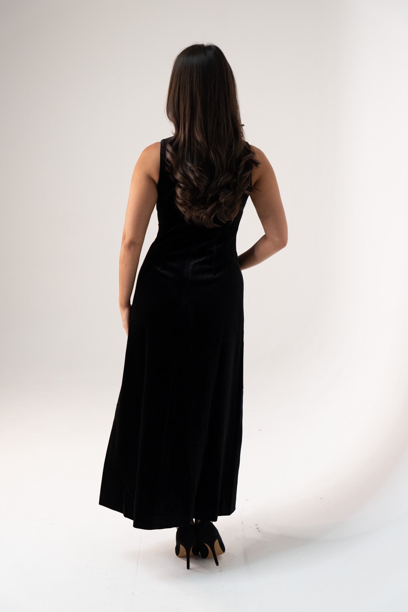 Love Laura Pearl Button Velvet Dress In Black