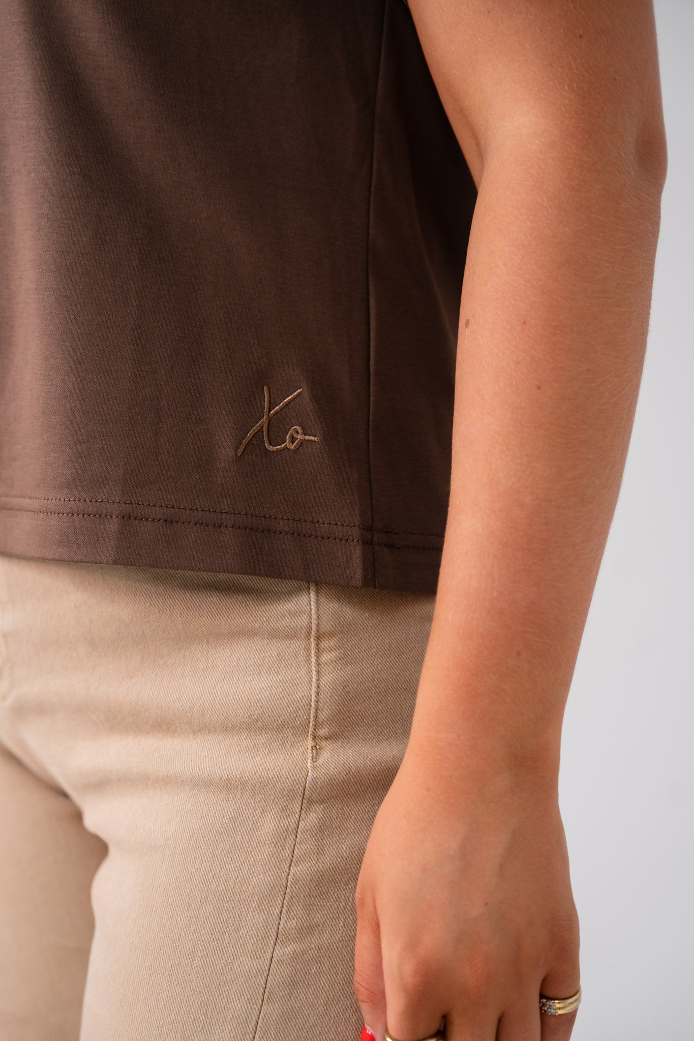 Love Laura Basic T-Shirt In Chocolate
