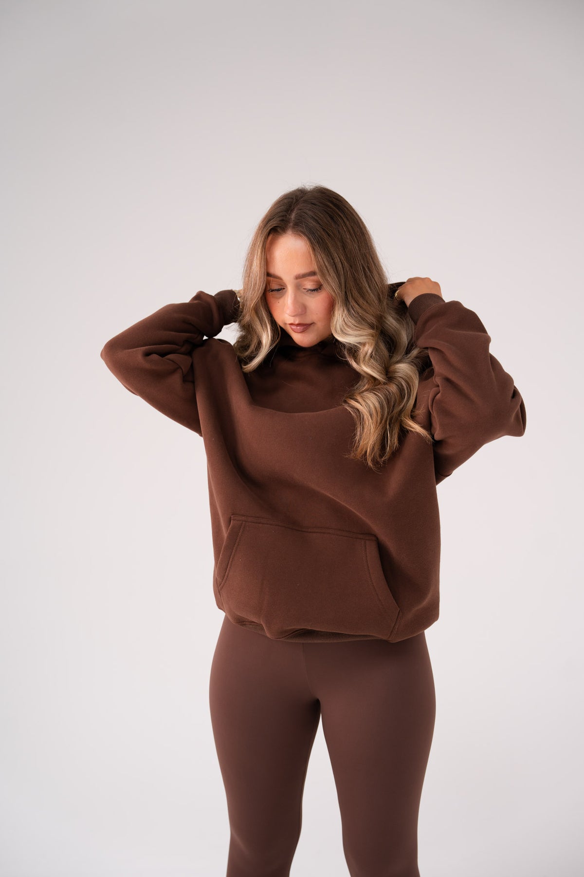Love Laura Pullover Hoodie In Chocolate