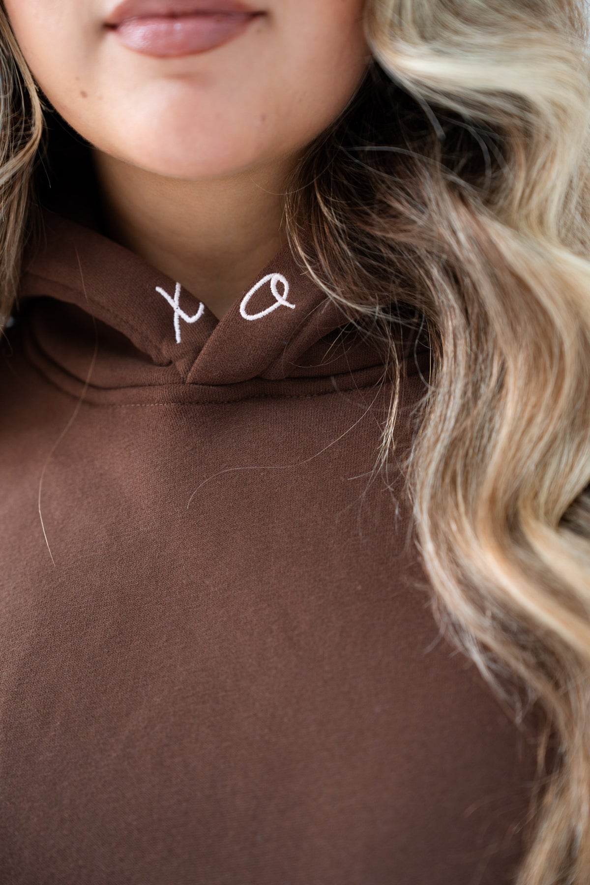 Love Laura Pullover Hoodie In Chocolate