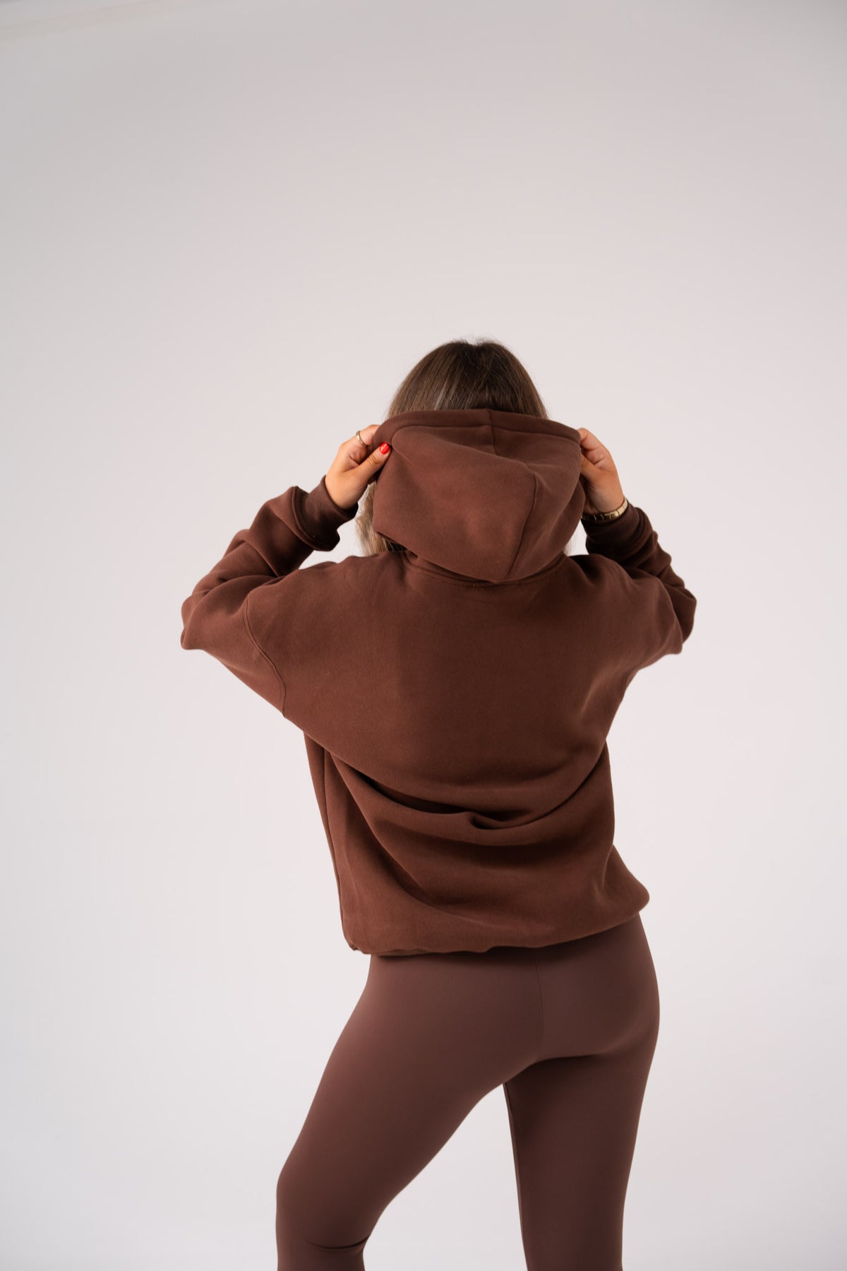 Love Laura Pullover Hoodie In Chocolate