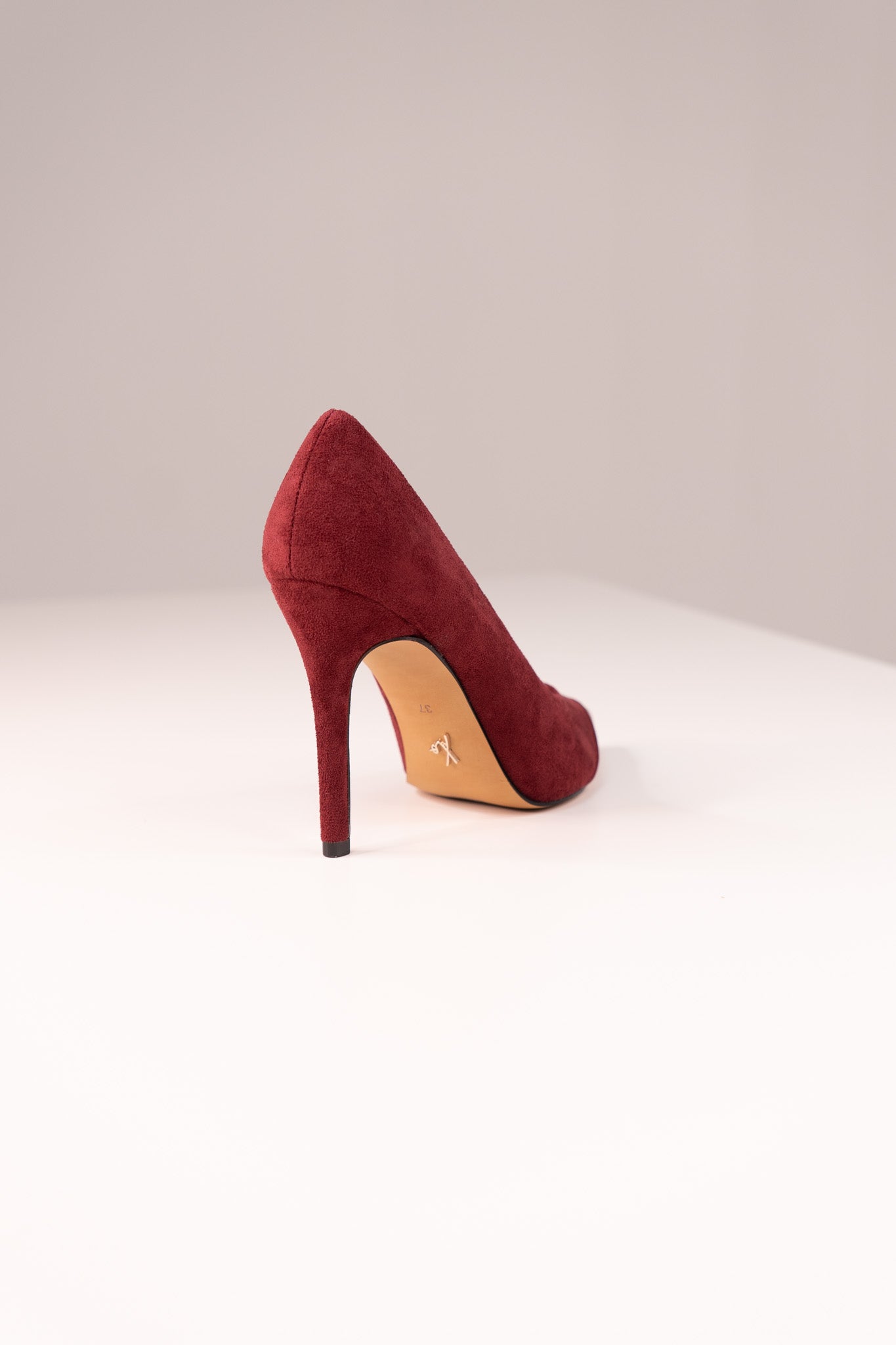Love Laura Suede Heel In Burgundy