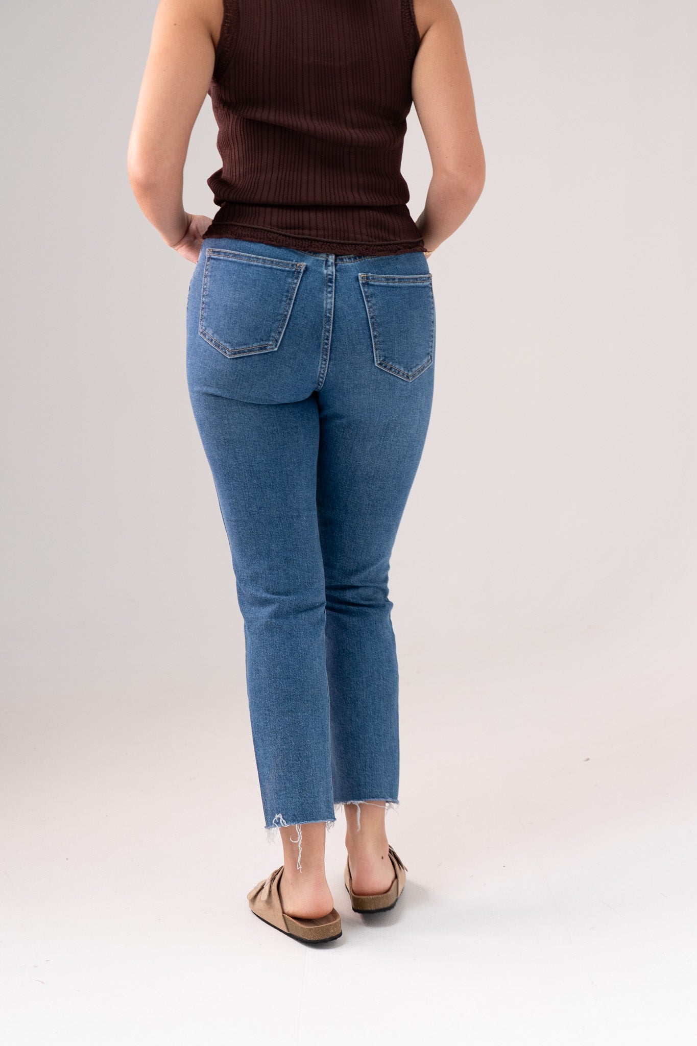 Lynne Frayed Hem Jeans In Mid Wash