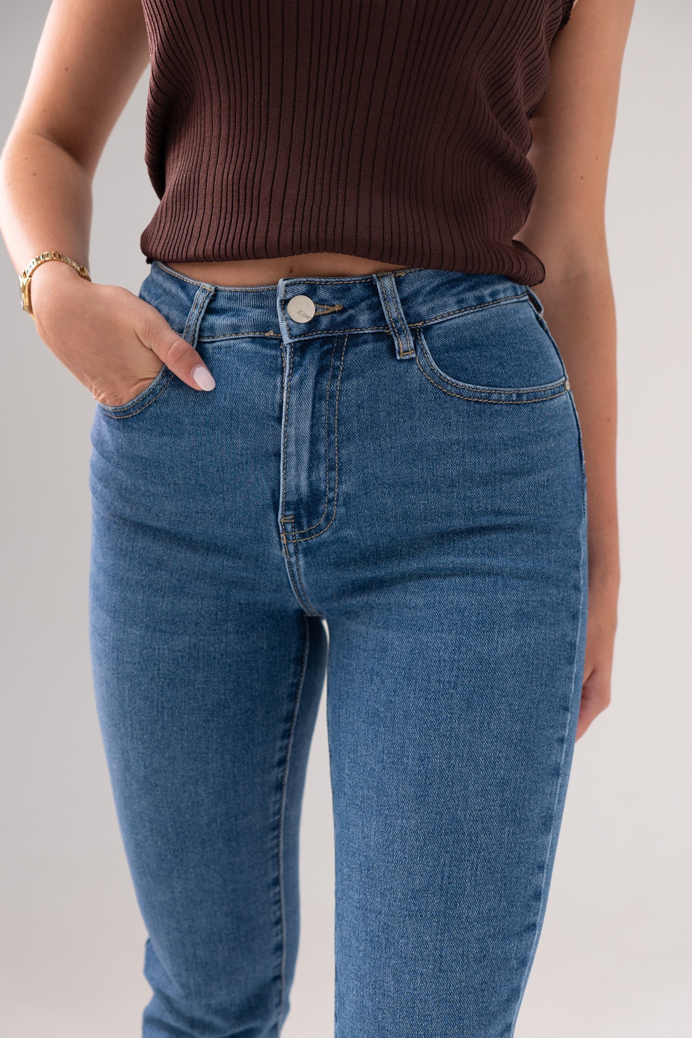 Lynne Frayed Hem Jeans In Mid Wash