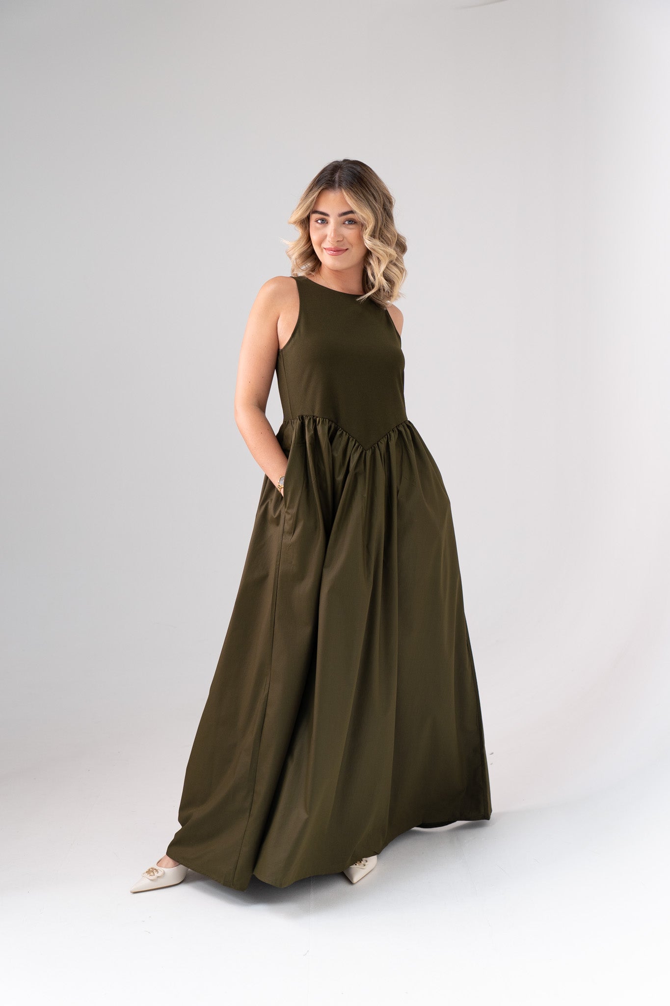 Maddie Sleeveless Dress In Khaki