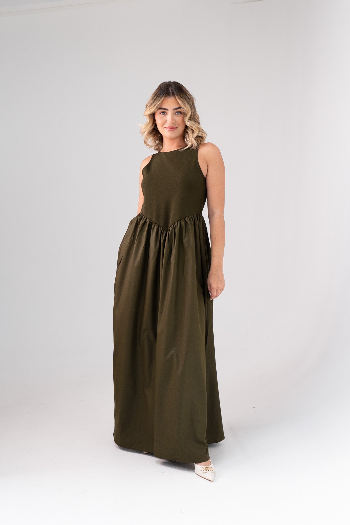 Maddie Sleeveless Dress In Khaki