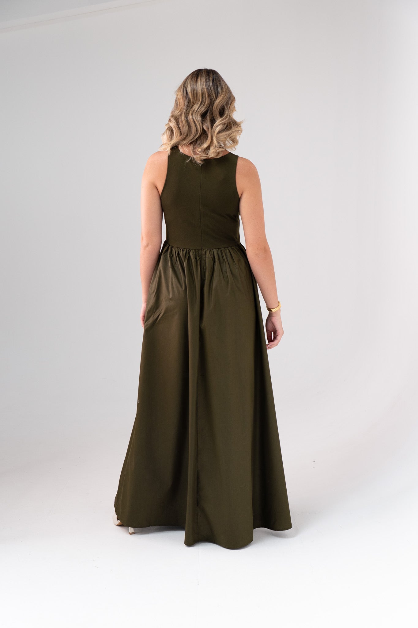 Maddie Sleeveless Dress In Khaki