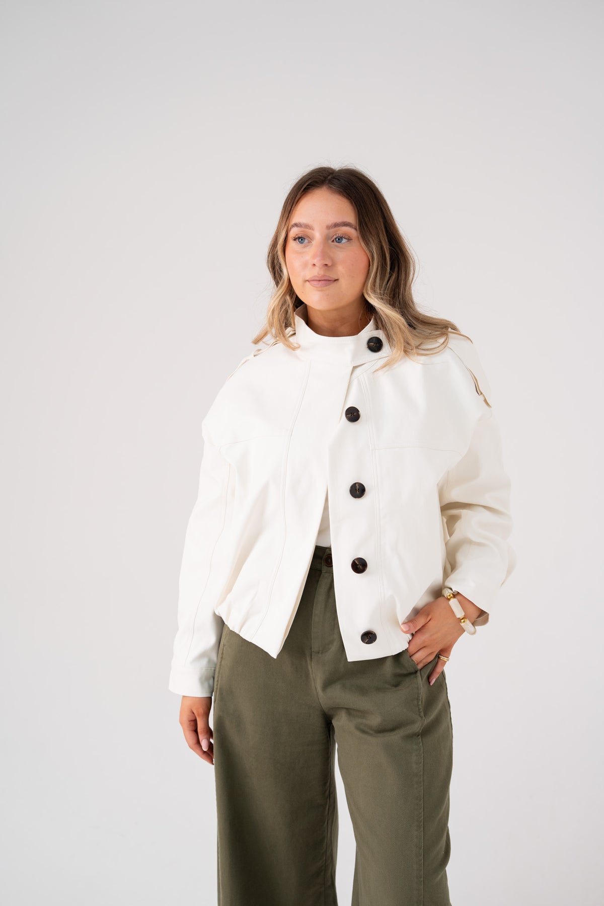 Maria Short Trench Coat In Off White
