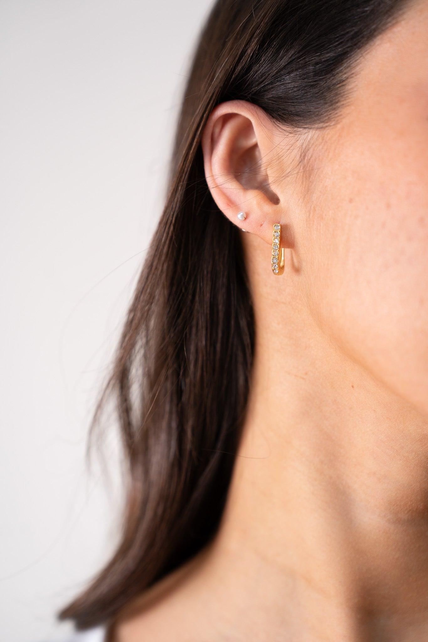 Olive Diamante U Shape Earring In Gold