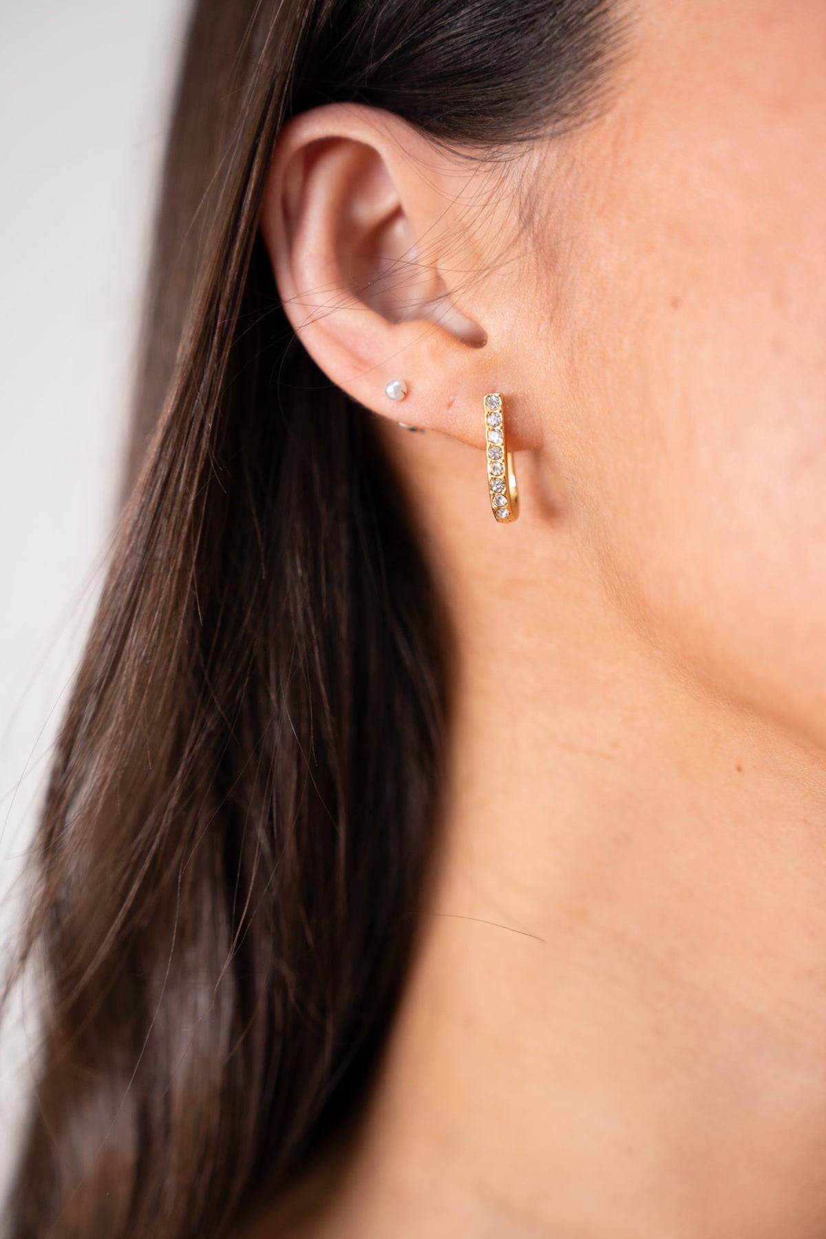 Olive Diamante U Shape Earring In Gold