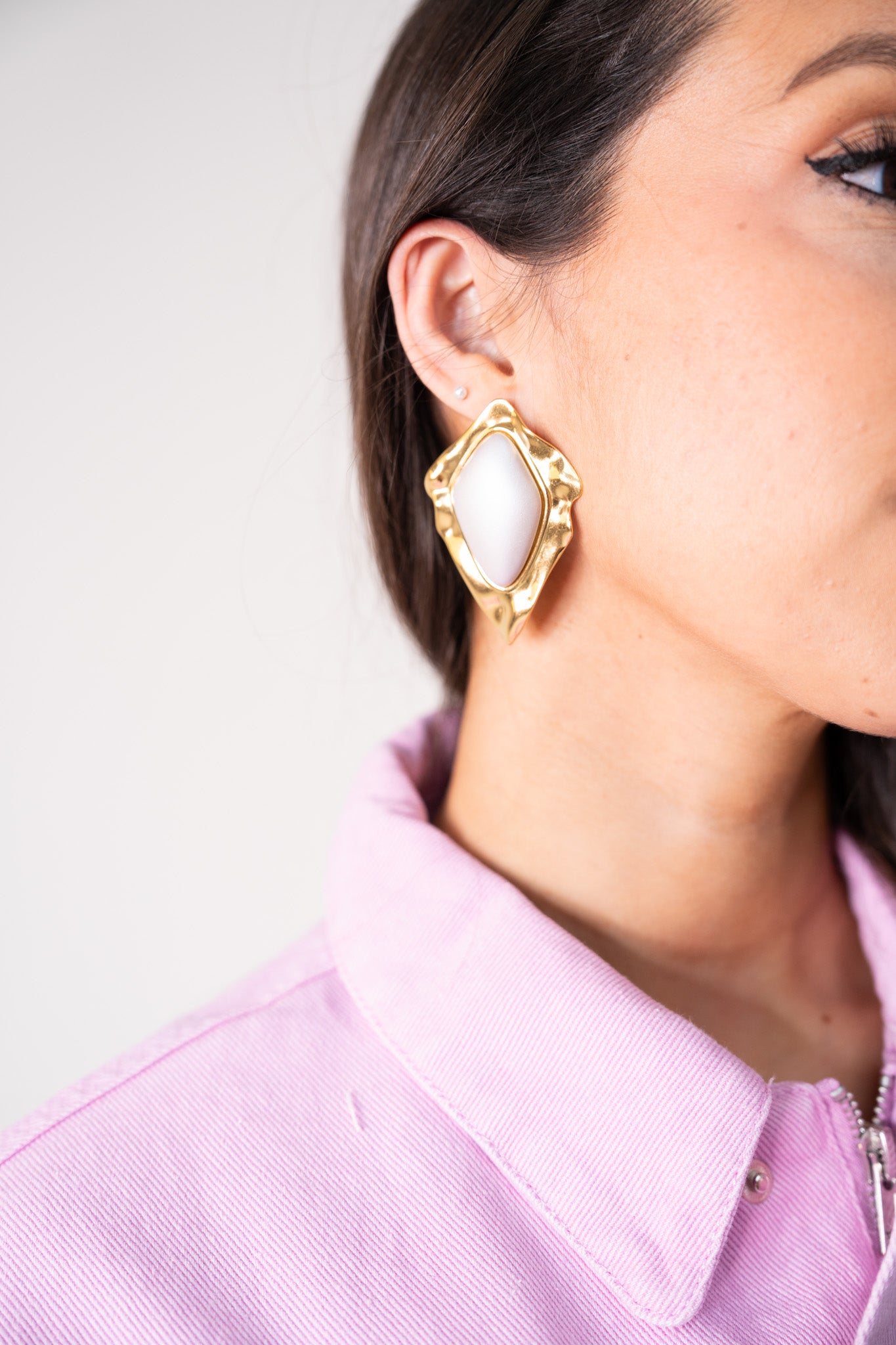 Olive Diamond Shape Pearl Earring In Neutral