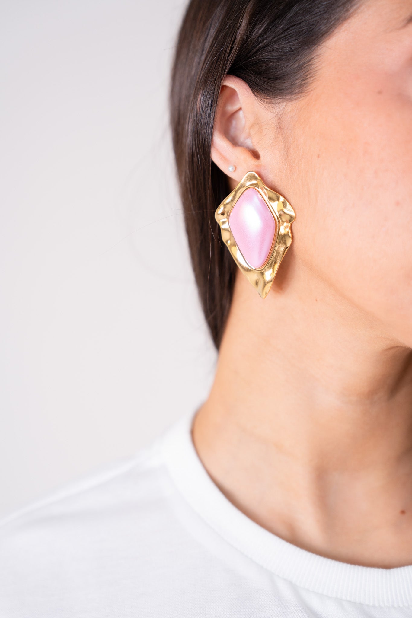 Olive Diamond Shape Pearl Earring In Pink