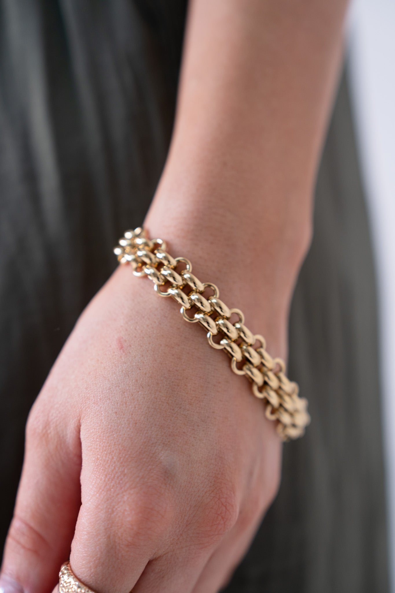 Olive Layered Link Bracelet In Gold