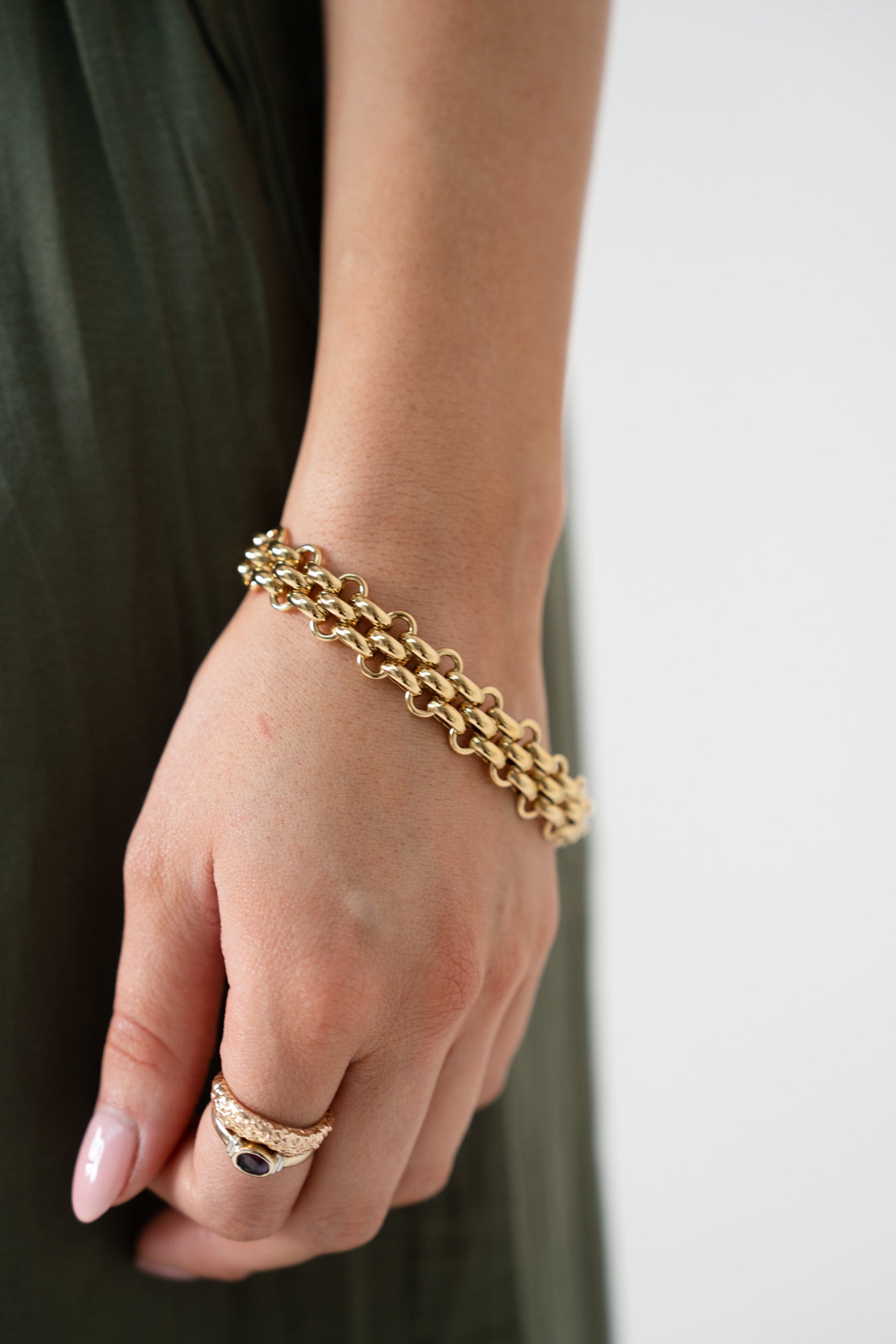 Olive Layered Link Bracelet In Gold