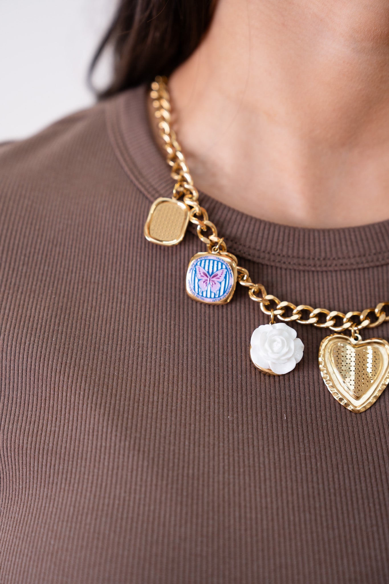 Olive Linked Charm Necklace In Gold
