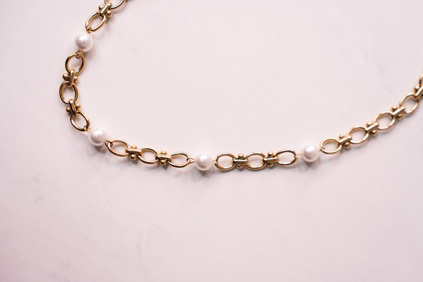 Olive Linked Necklace With Pearls In Gold