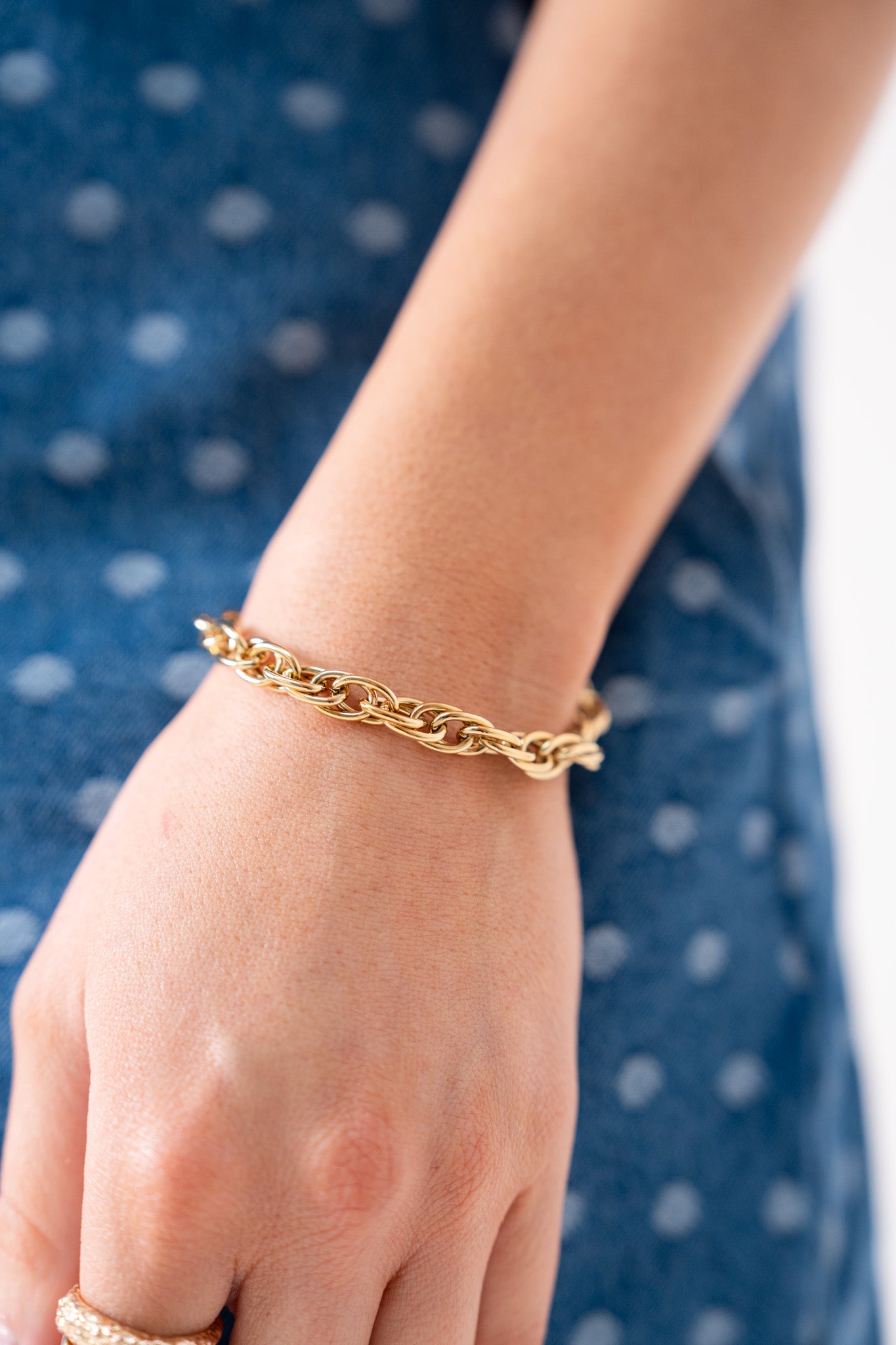 Olive Oval Linked Bracelet In Gold
