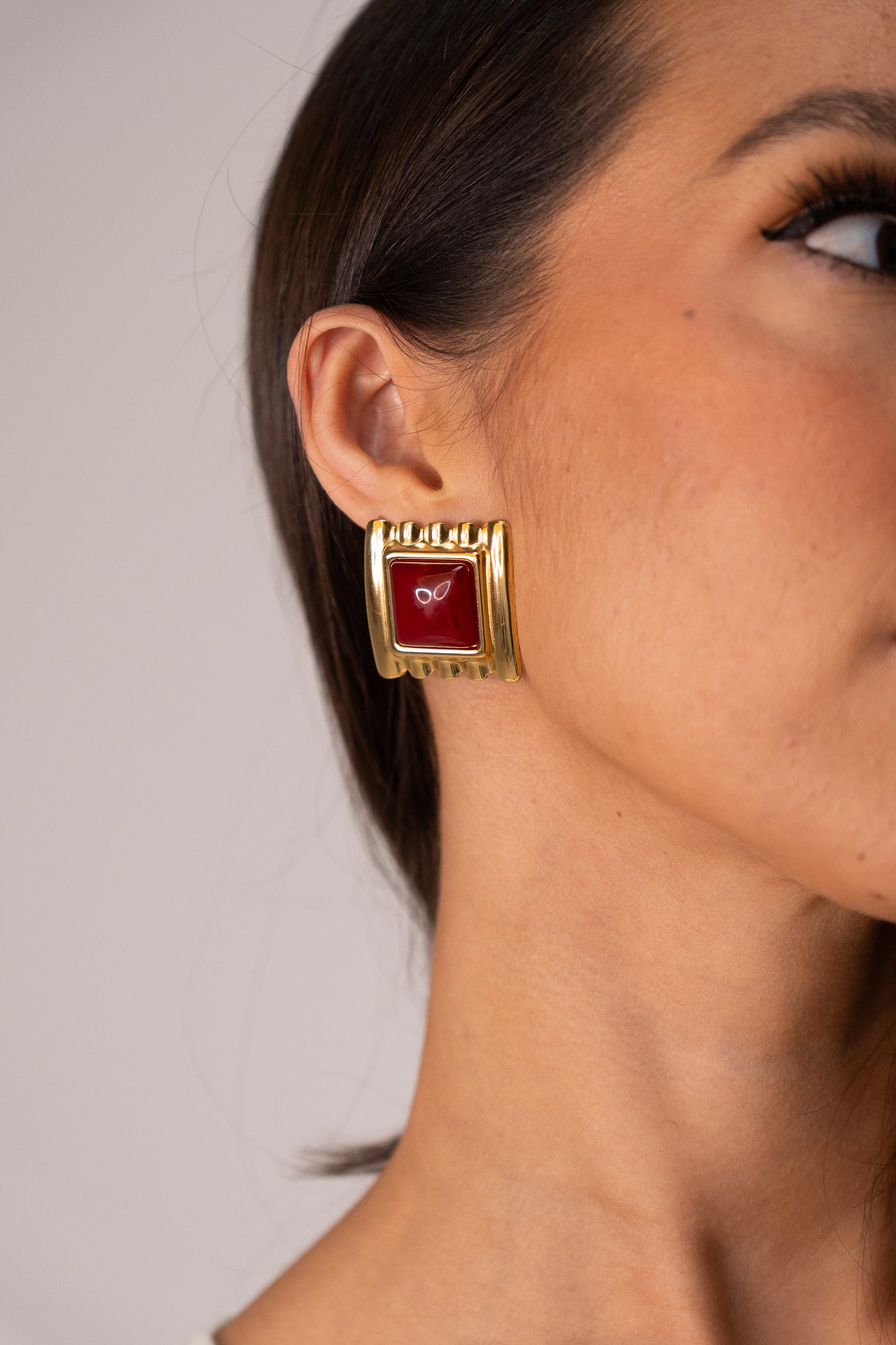 Olive Square Red Stone Earrings In Gold