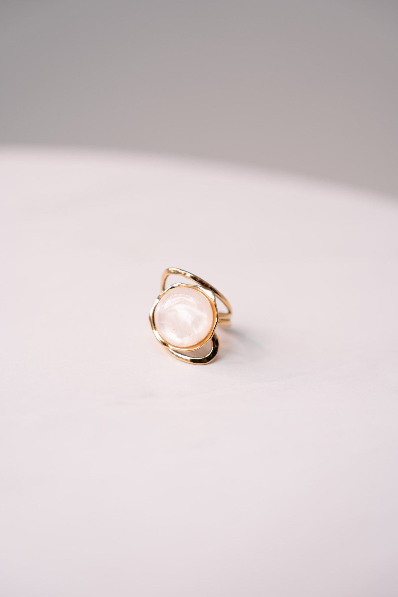 Olive White Stone Twist Ring In Gold