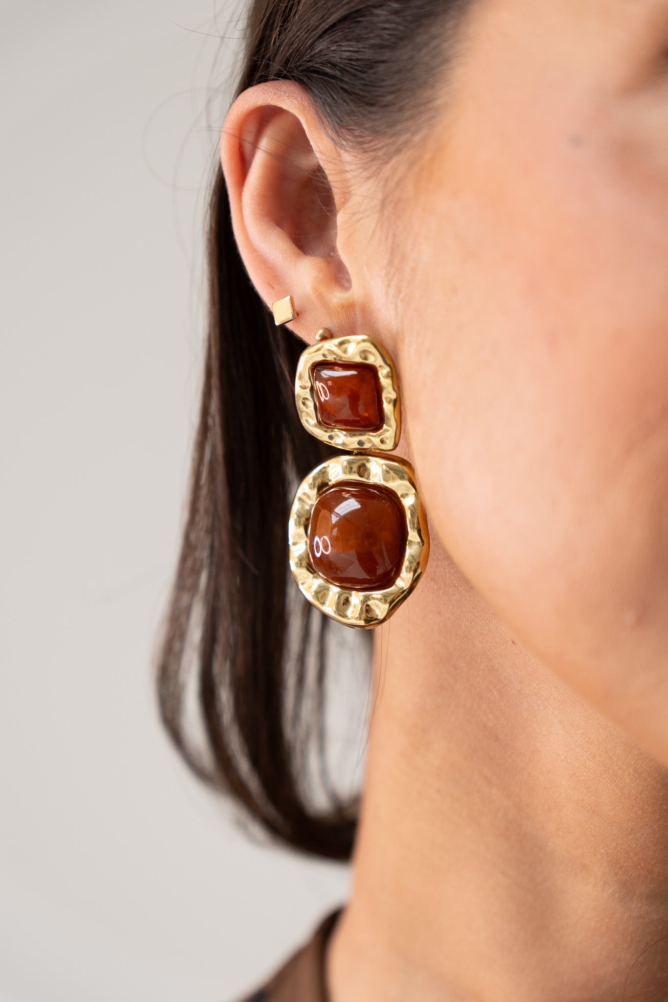 Olive Amber Pendant Earrings In Gold