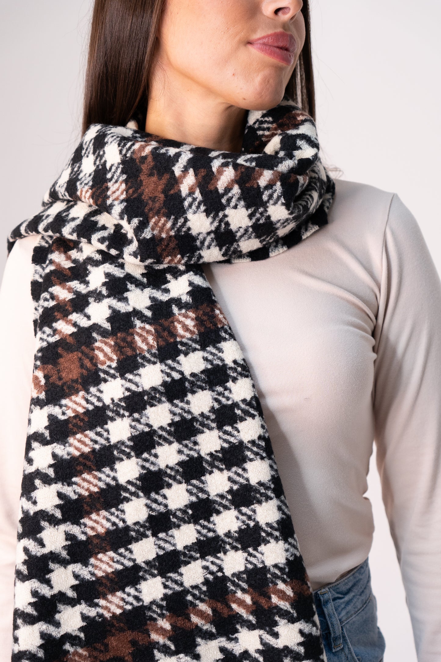 Orla Houndstooth Scarf In Black Mix