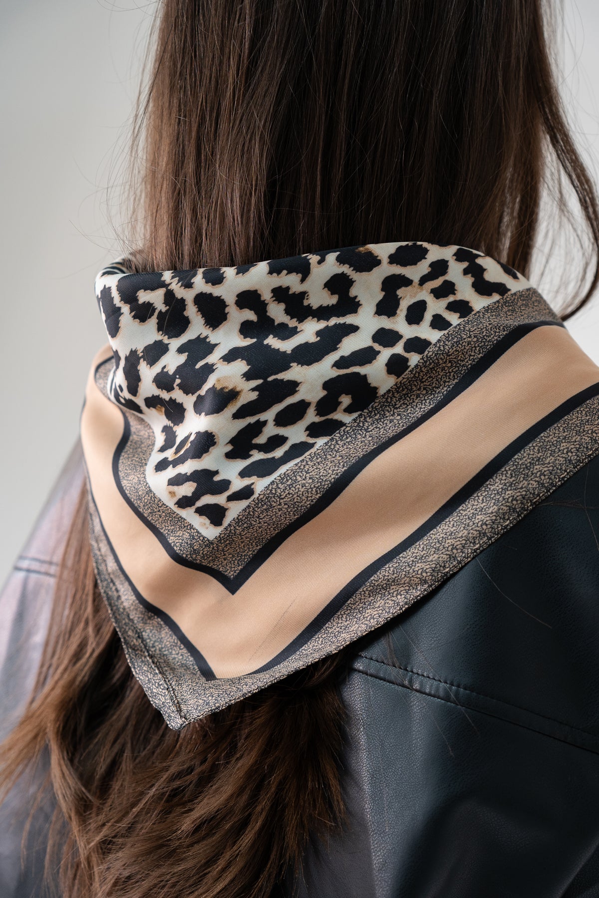 Orla Printed Neck Scarf In Leopard