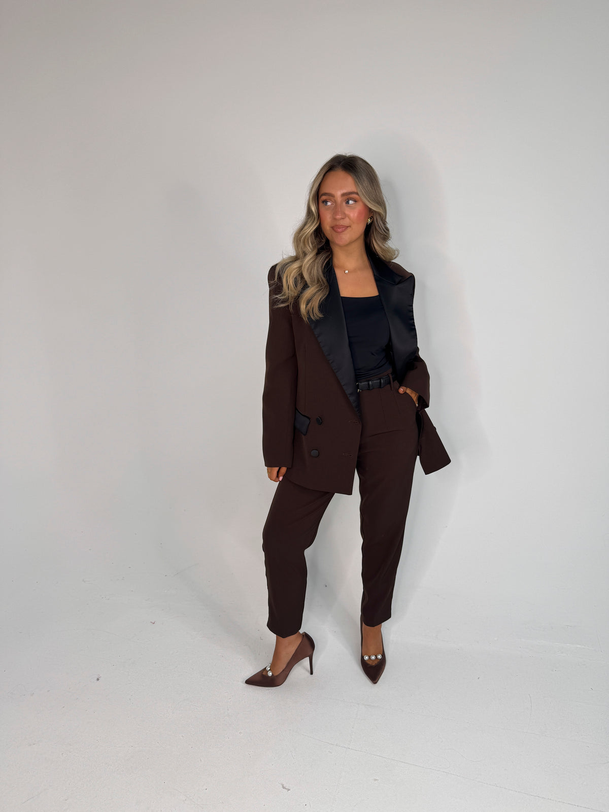 Love Laura Tuxedo Power Blazer In Chocolate
