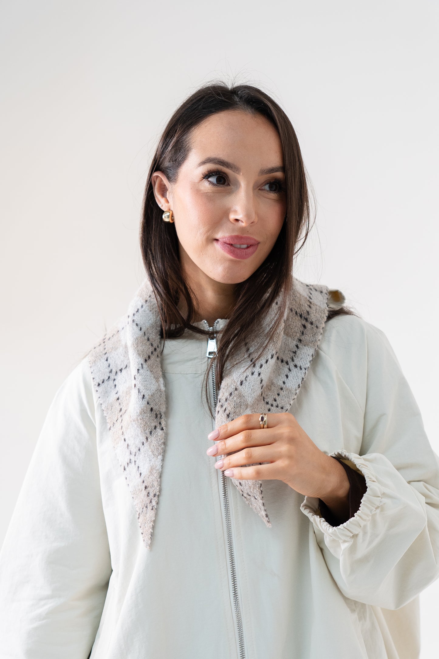 Polly Diamond Knit Neck Scarf In Taupe