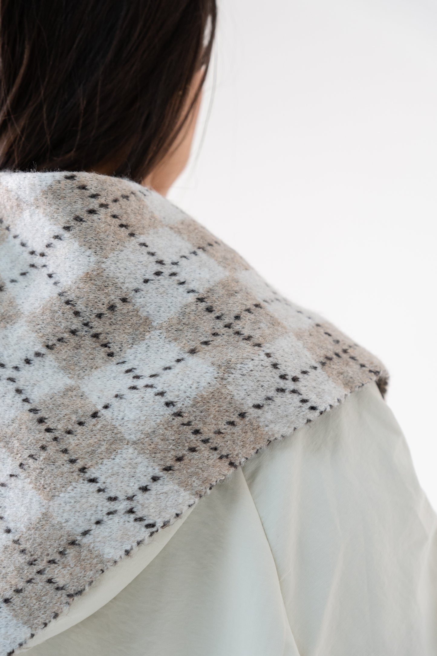 Polly Diamond Knit Neck Scarf In Taupe