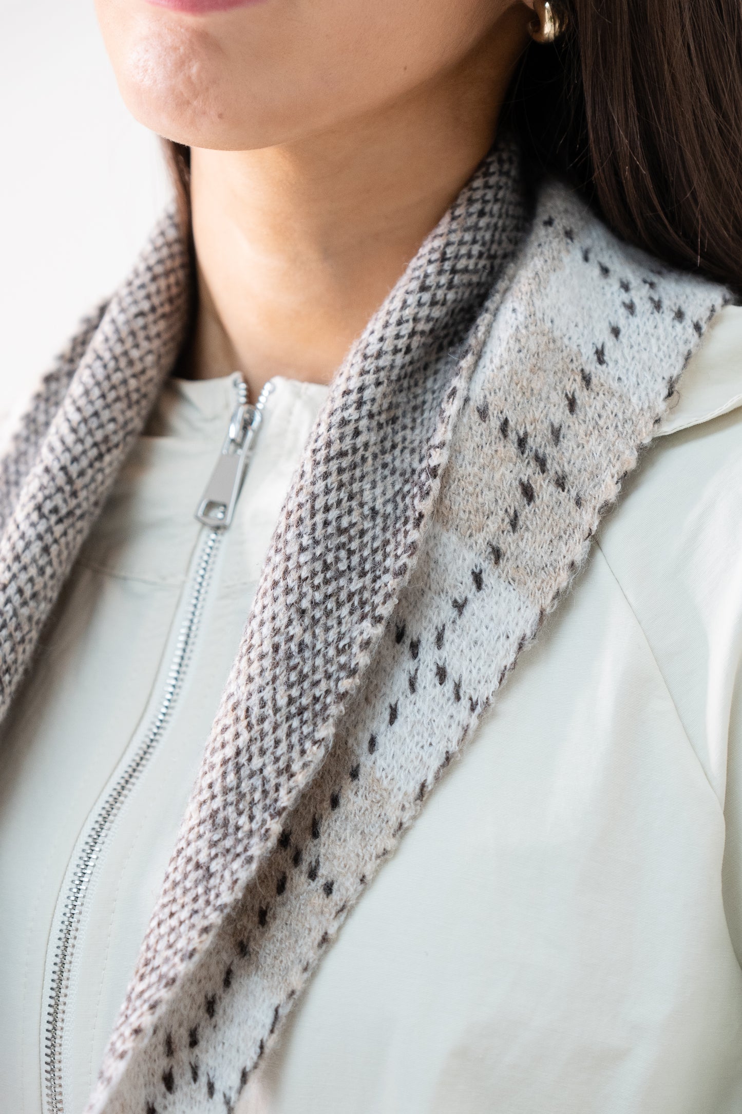 Polly Diamond Knit Neck Scarf In Taupe