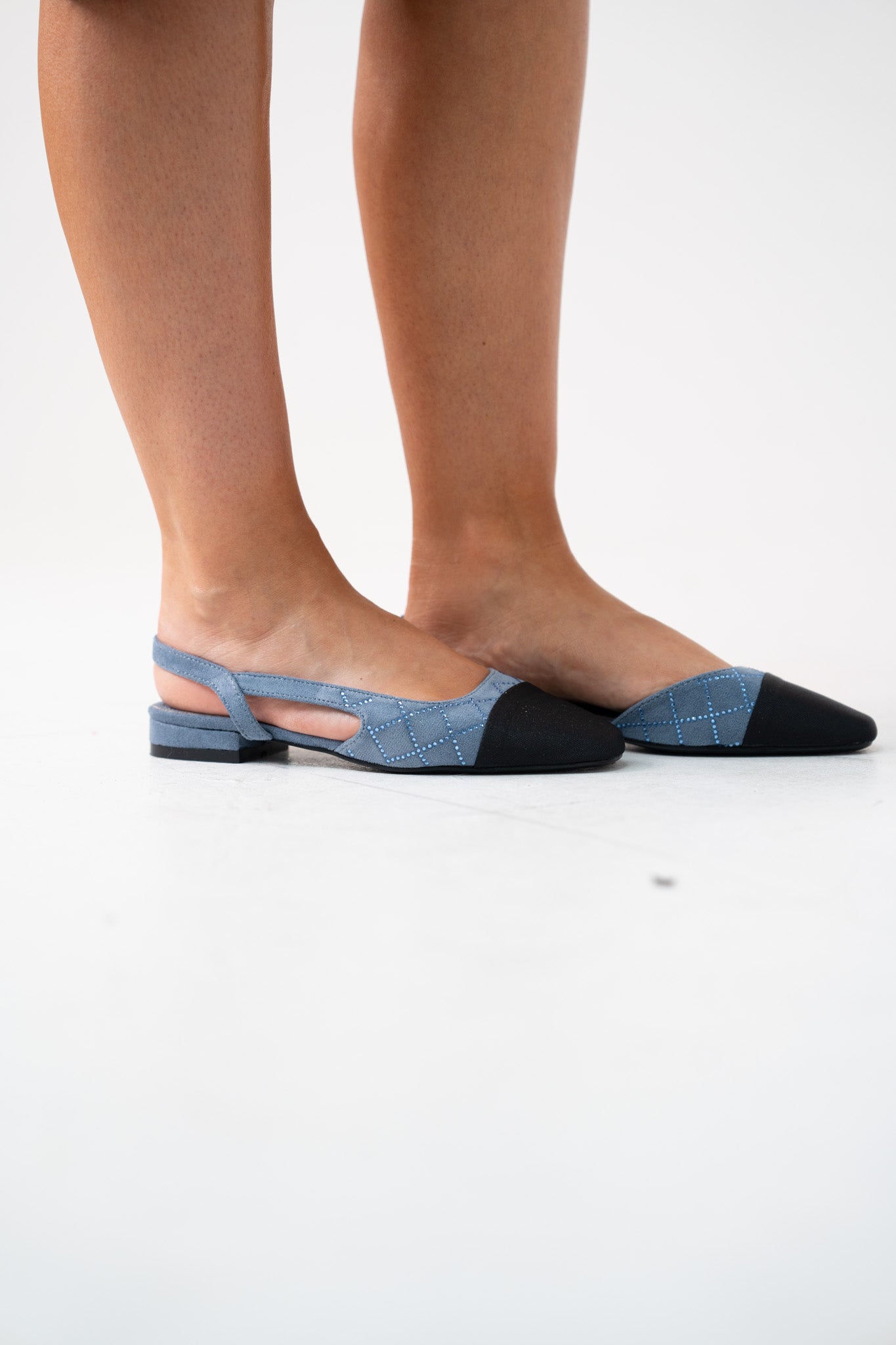 Sadie Contrast Toe Pumps In Blue