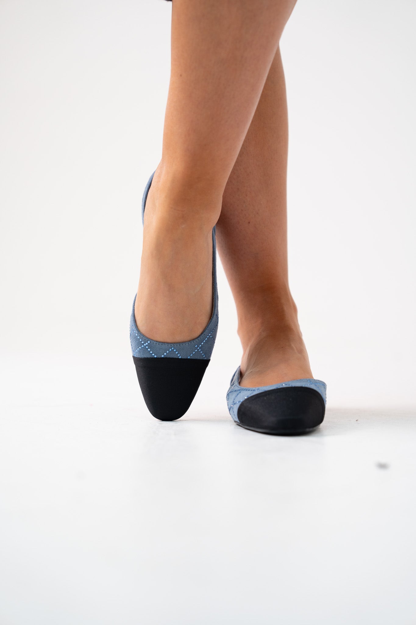 Sadie Contrast Toe Pumps In Blue