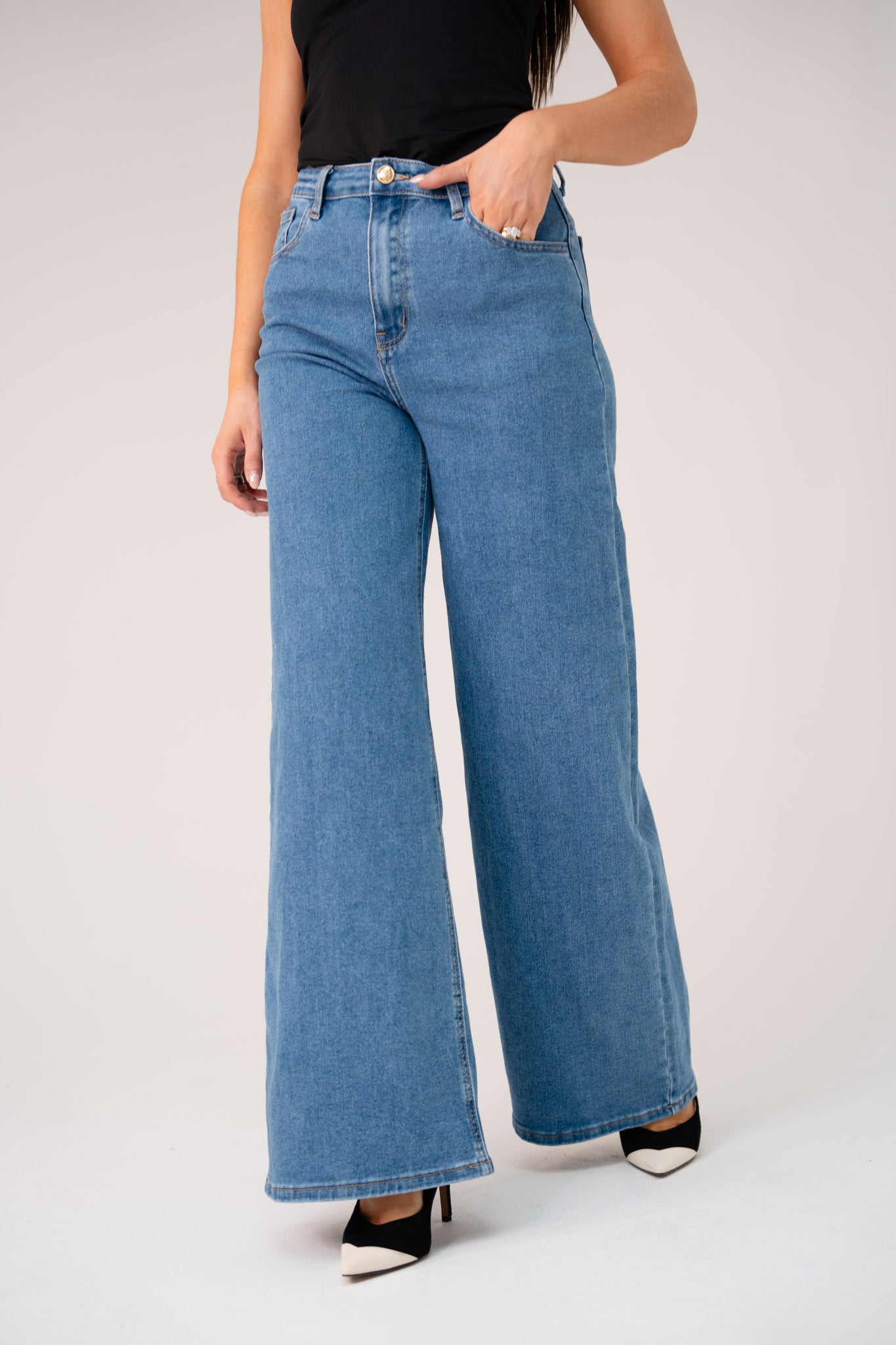 Love Laura Carrot Barrell Jeans In Mid Wash