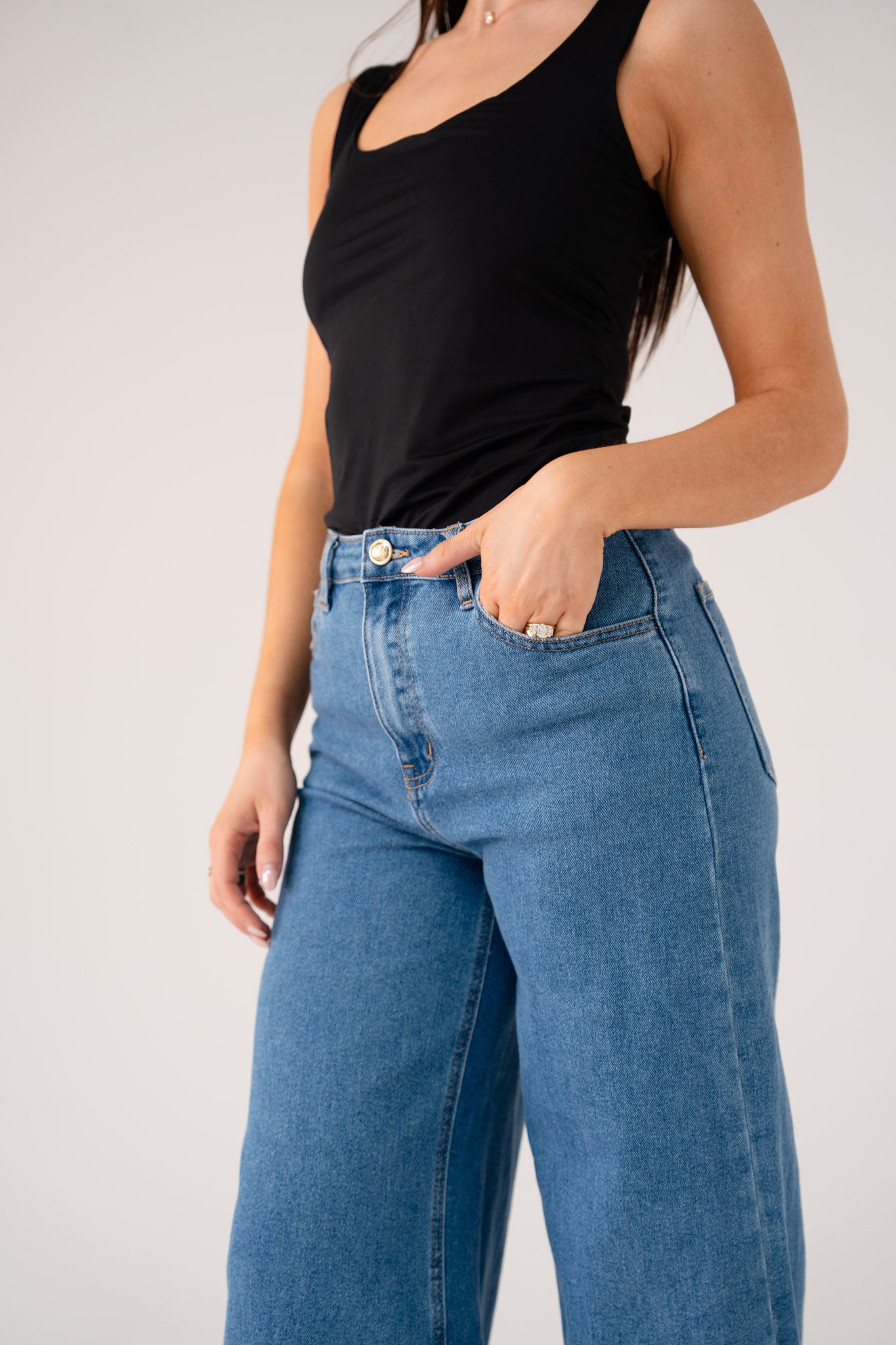 Love Laura Carrot Barrell Jeans In Mid Wash