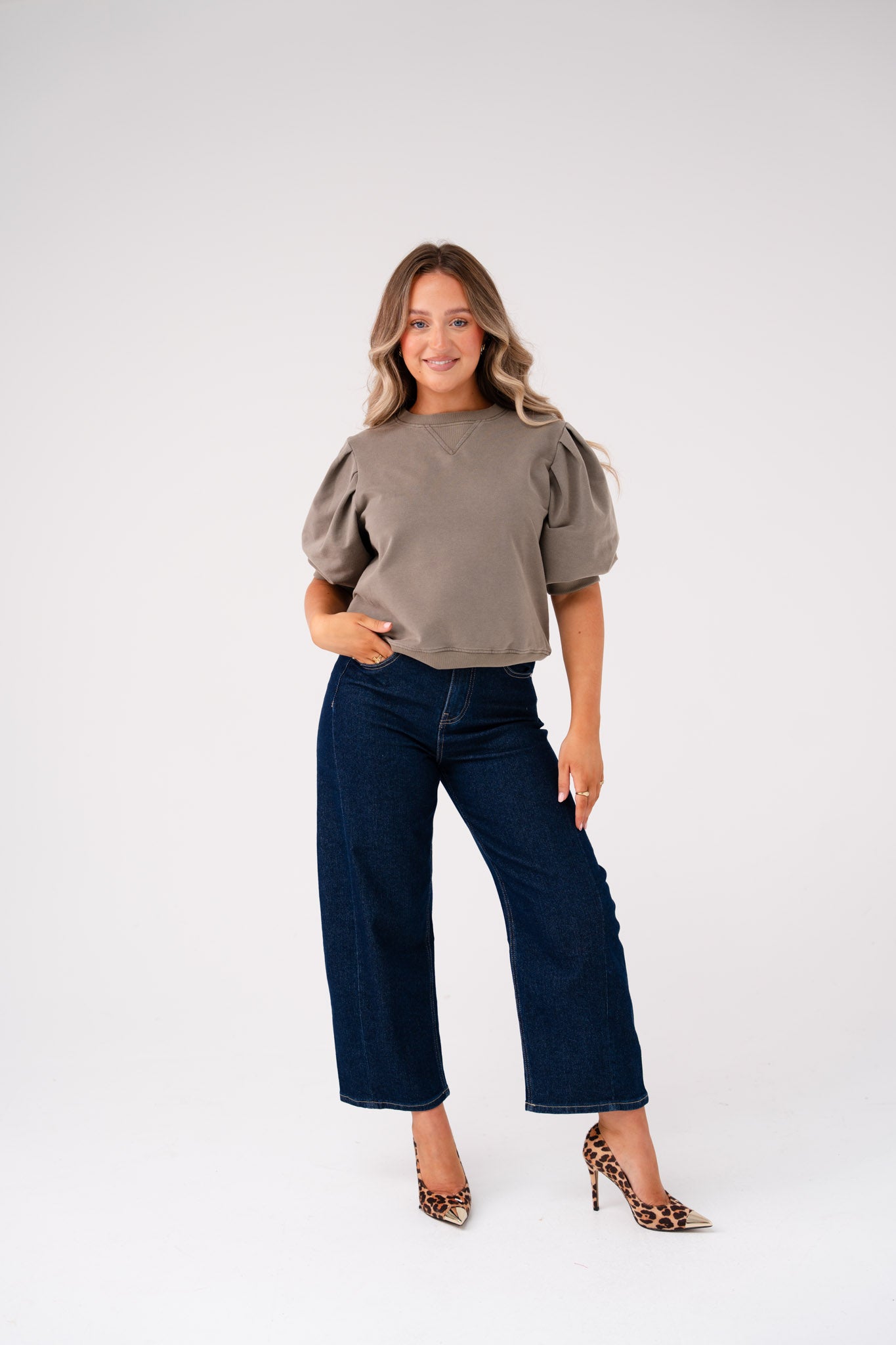 Kiera Short Sleeve Sweatshirt In Khaki