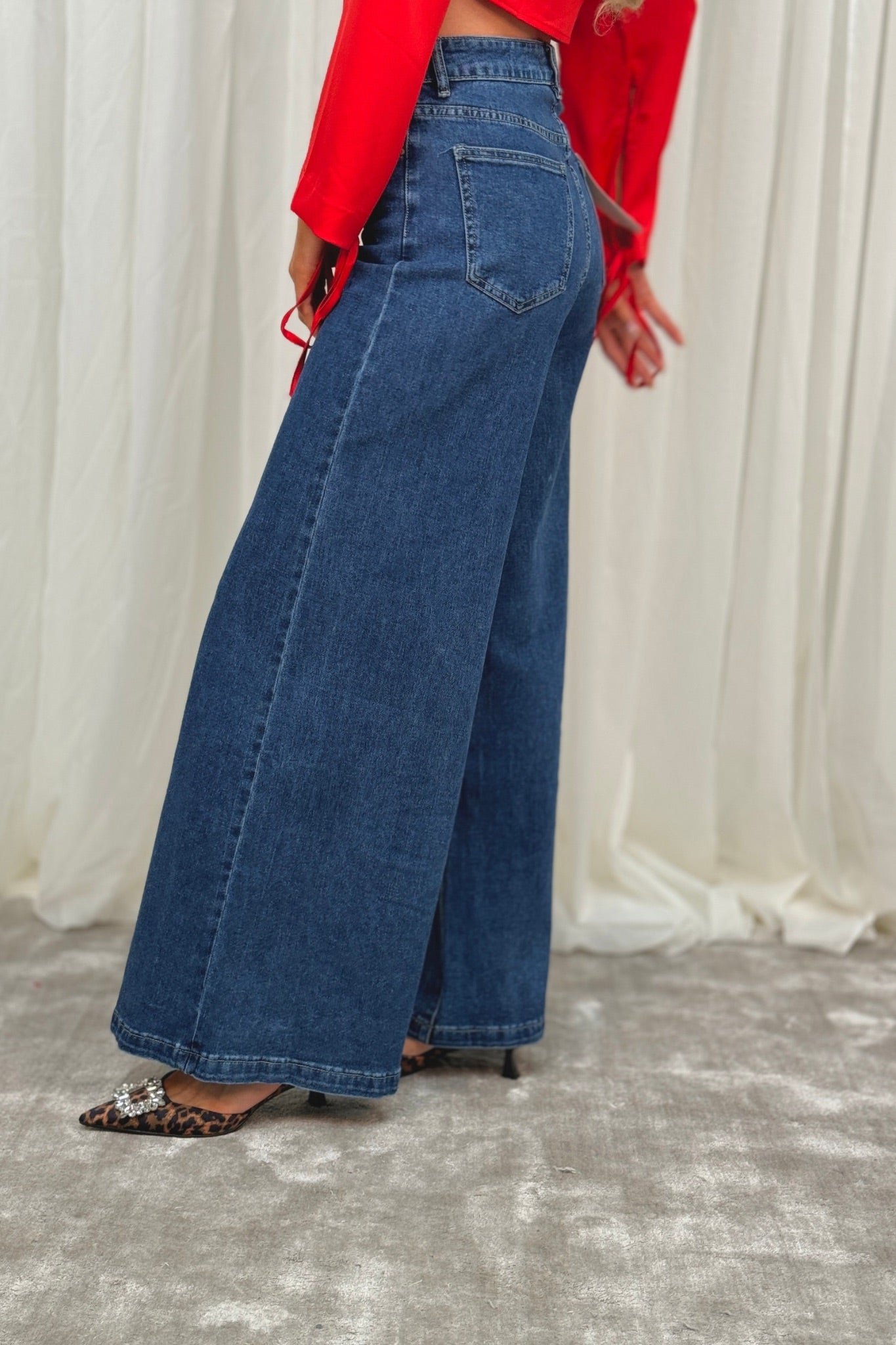 Lynne Extra Wide Jeans In Dark Wash